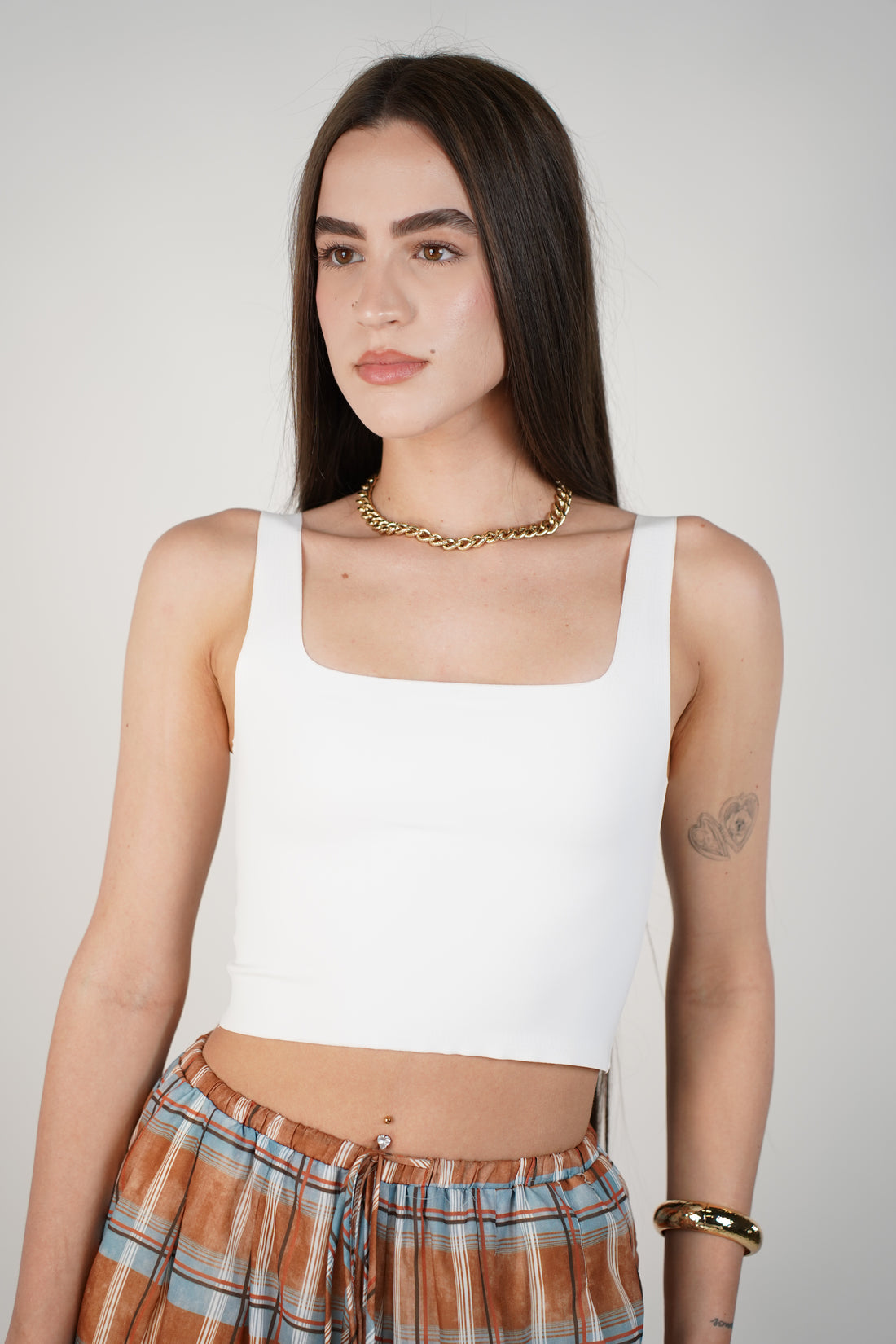 Mavie Seamless Tank Top – Sculpting Stretch Basic