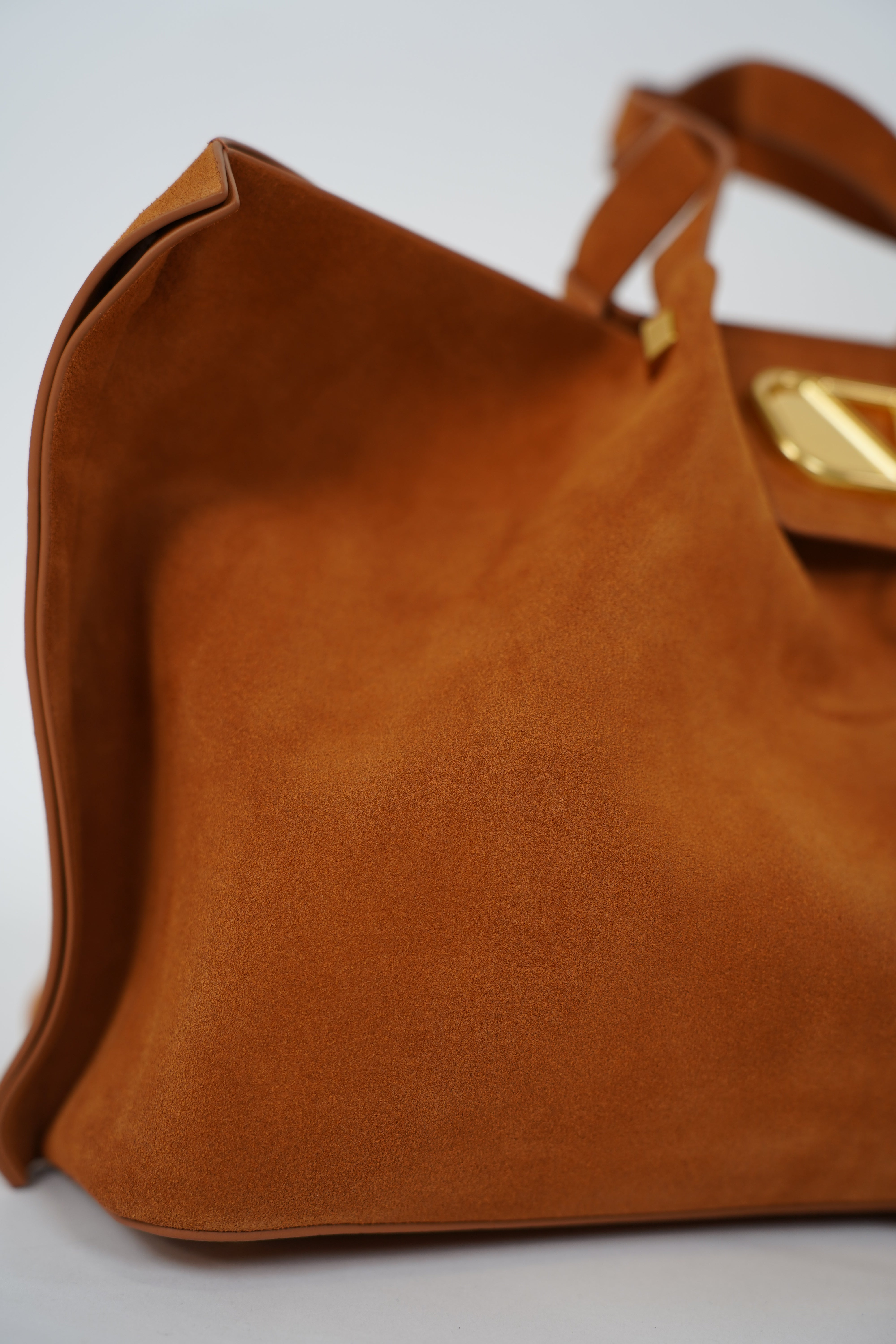 Meliz Suede Tote Bag – Luxe Oversized Tote with Gold Chain Detail