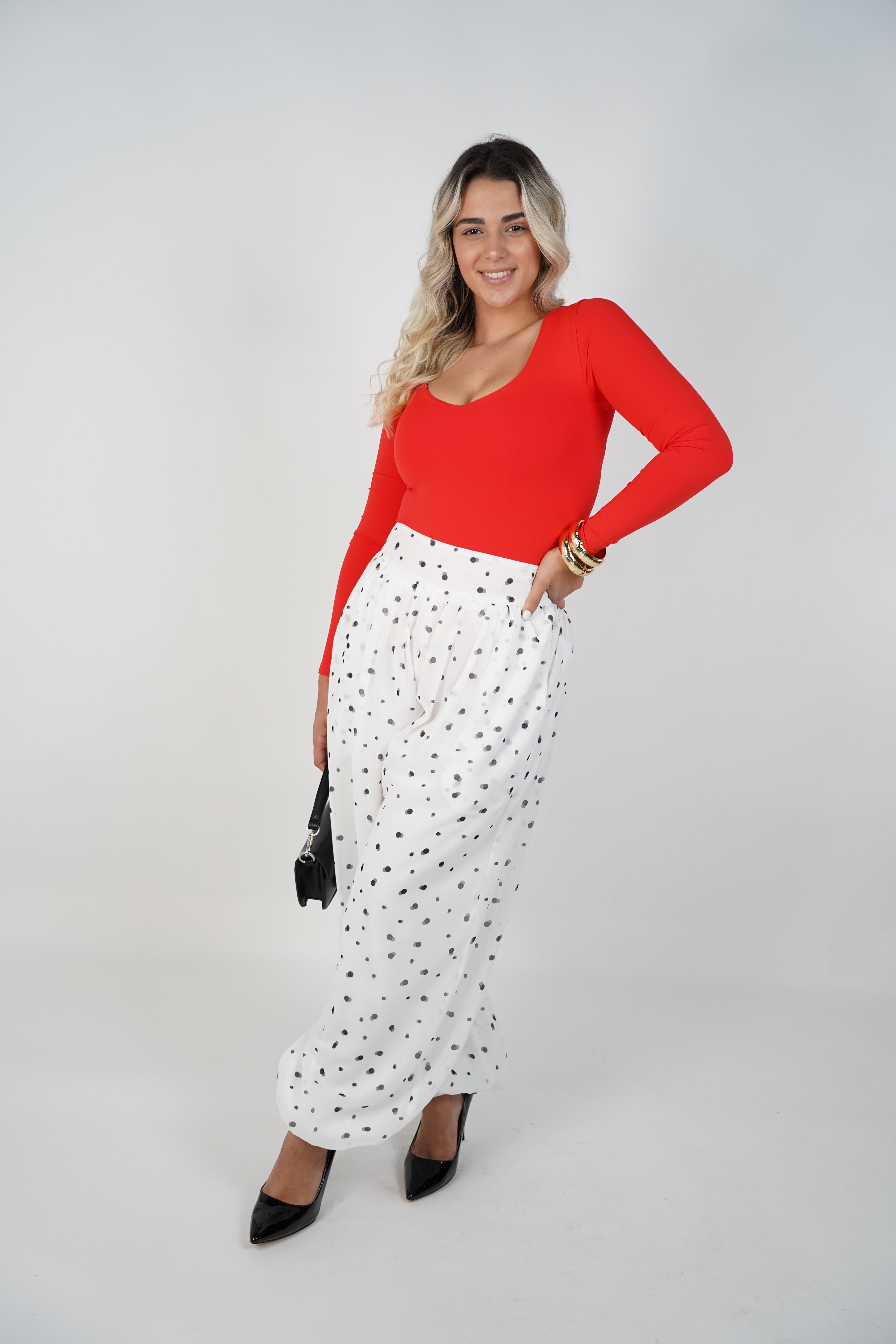 Vixi Long Sleeve Bodysuit – Sleek Scoop Neck Essential