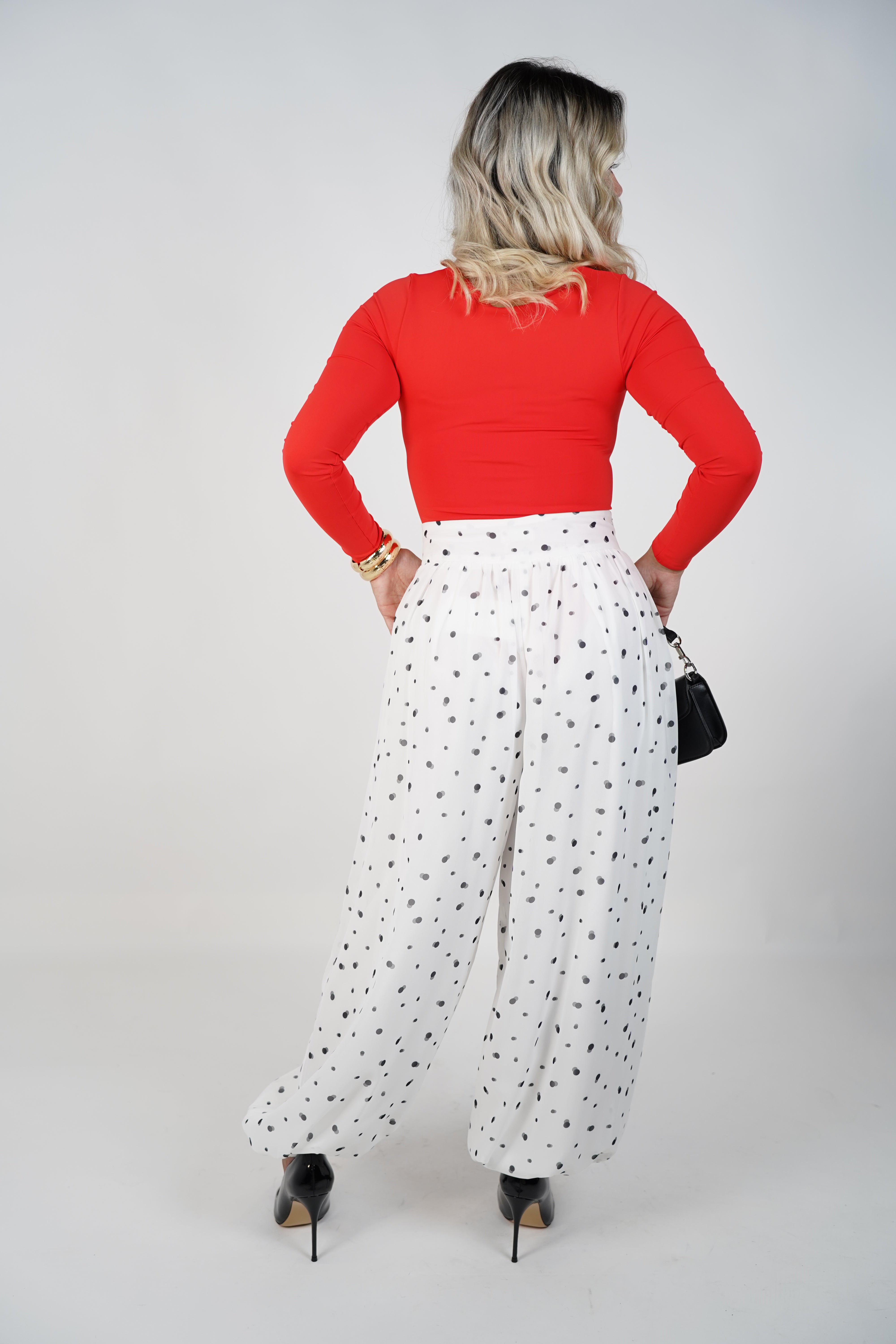 Vixi Long Sleeve Bodysuit – Sleek Scoop Neck Essential