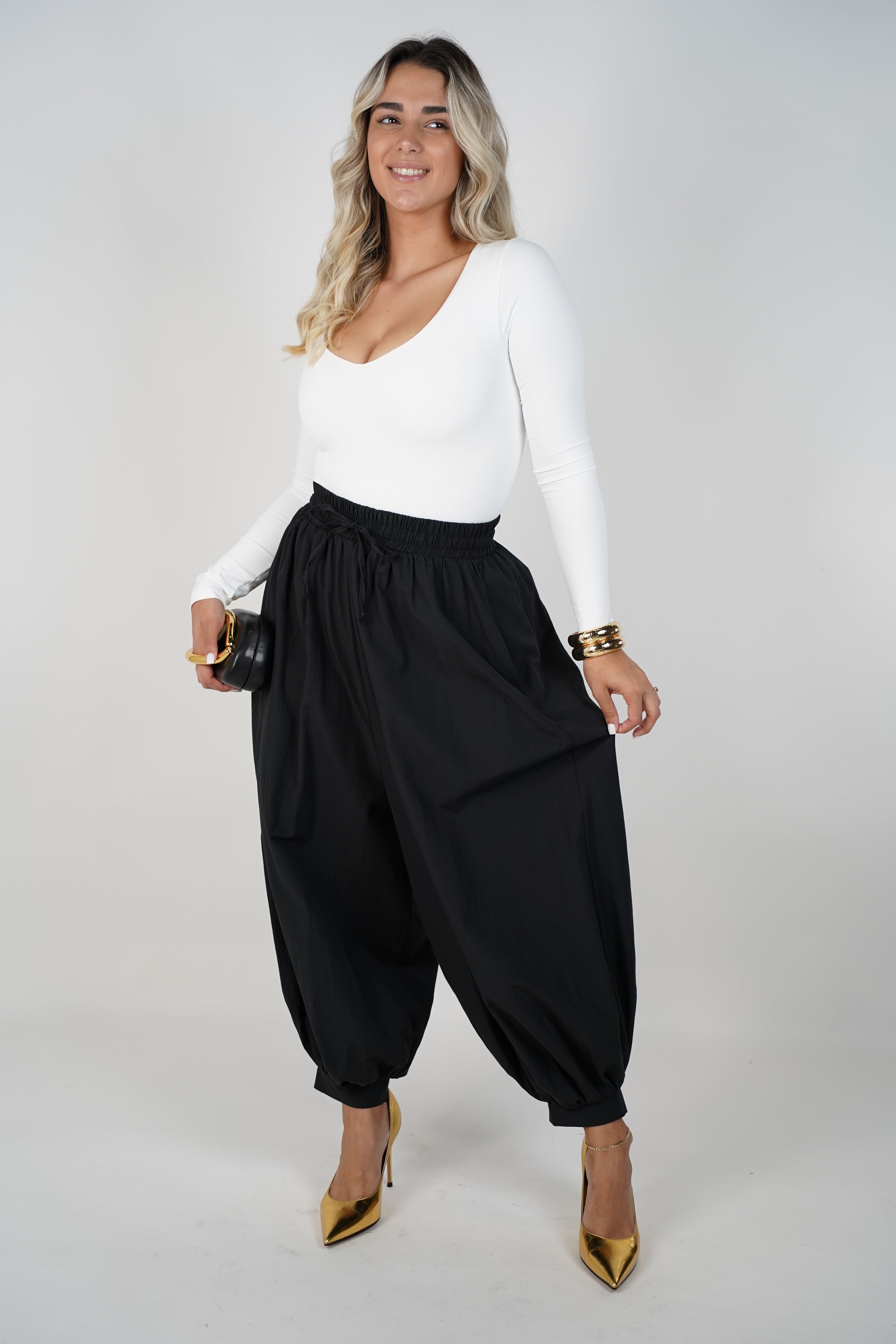 Vixi Long Sleeve Bodysuit – Sleek Scoop Neck Essential