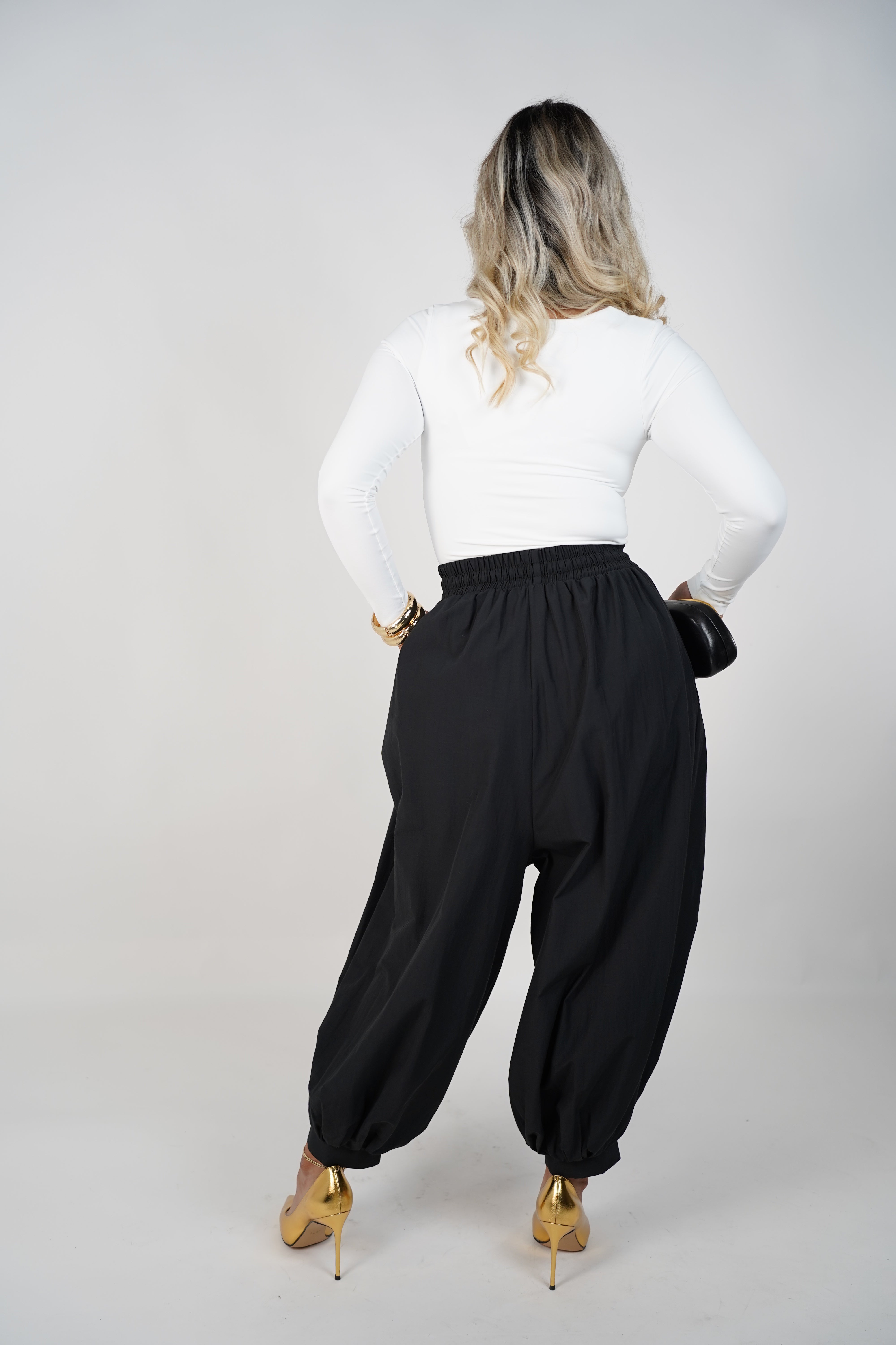 Veria Aladdin Joggers – Relaxed Balloon Silhouette