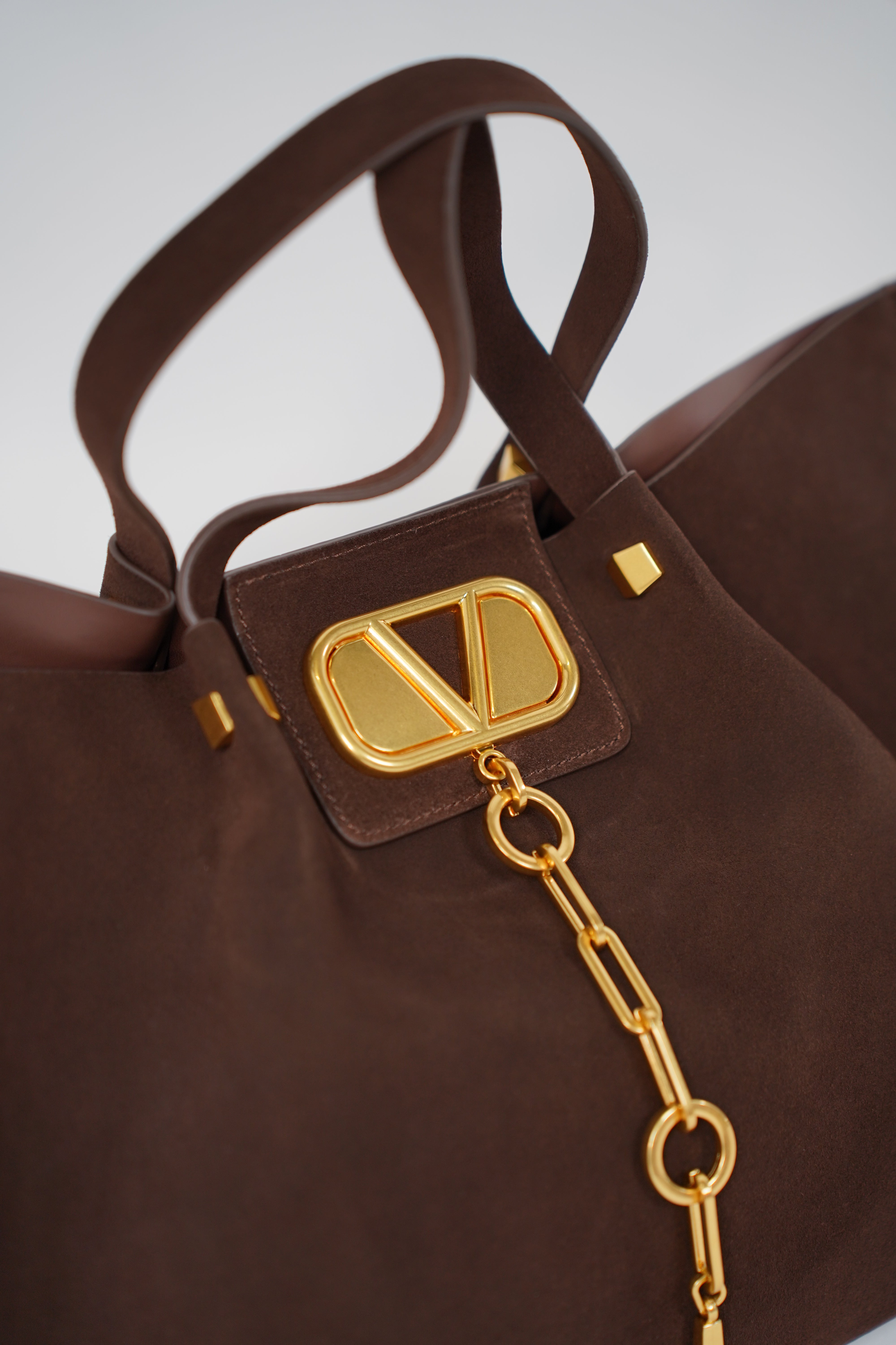 Meliz Suede Tote Bag – Luxe Oversized Tote with Gold Chain Detail