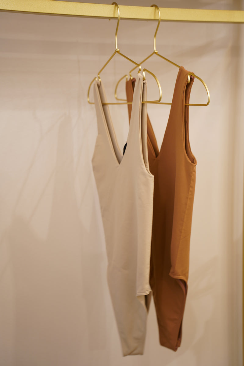 Camiseta básica con cuello en V