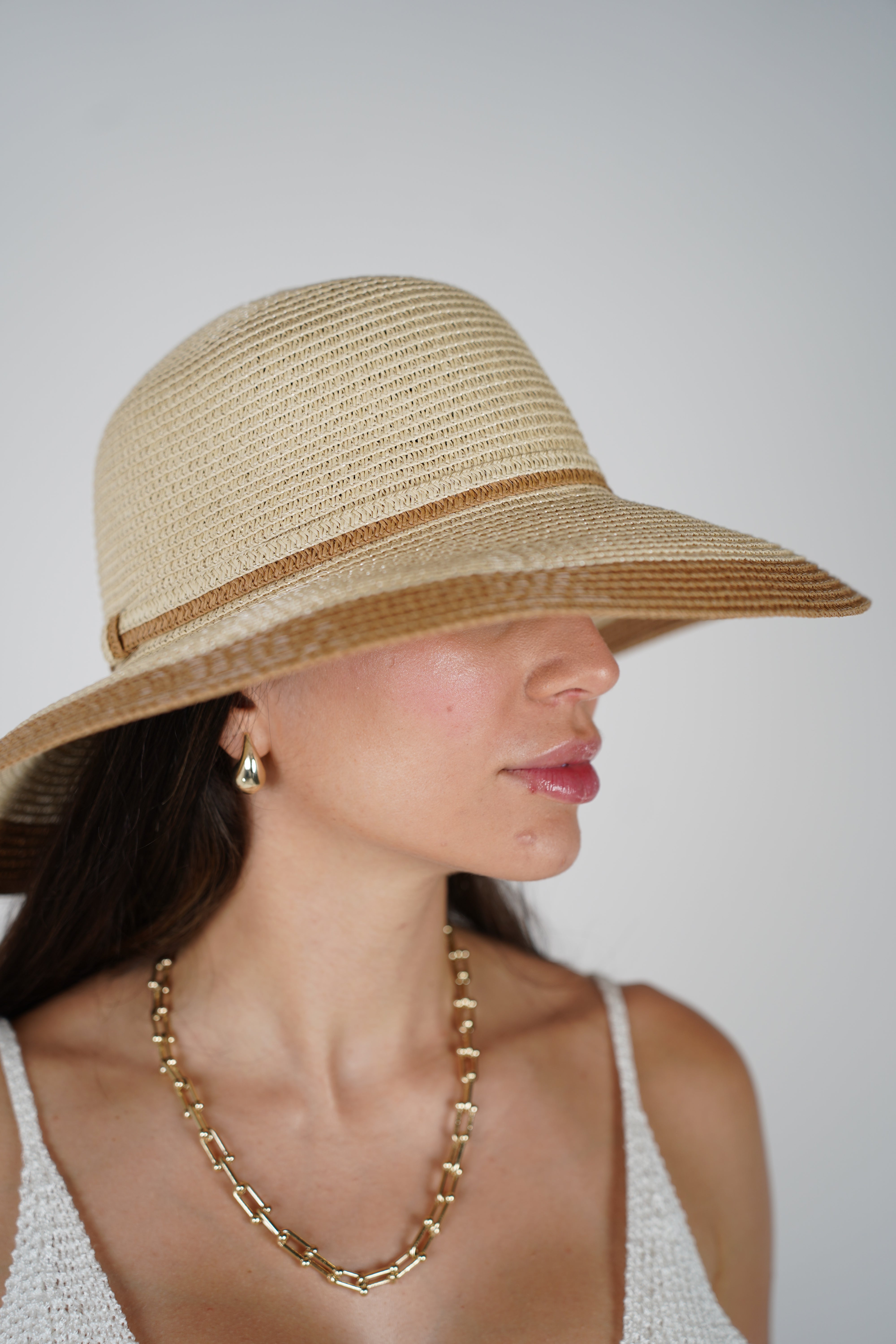 Yalira Beach Hat – Two-Tone Wide Brim Elegance