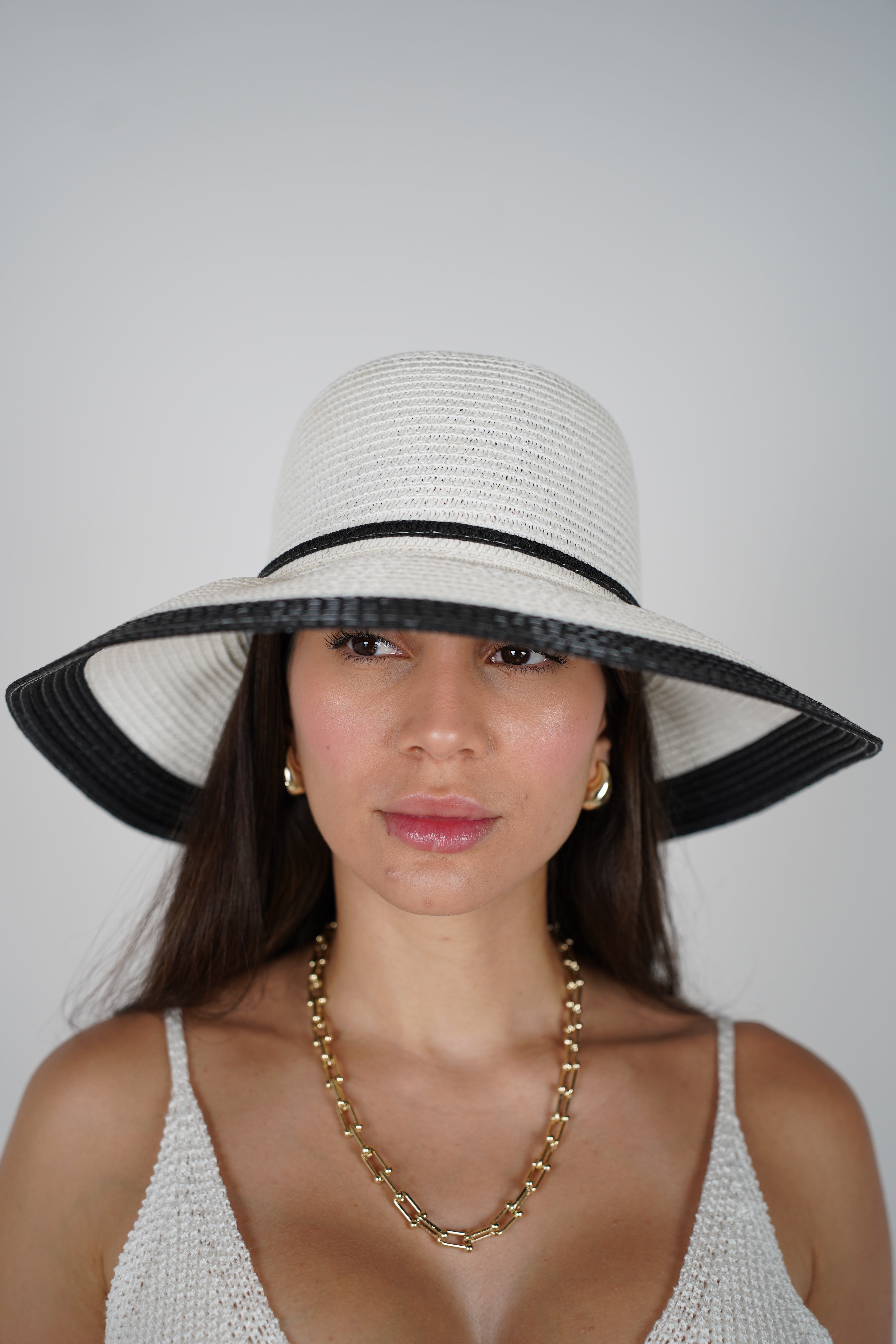 Yalira Beach Hat – Two-Tone Wide Brim Elegance