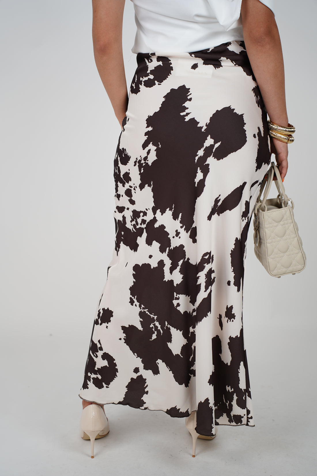 Juliana Cow Satin Abstract Midi Skirt – Neutral Print with Flowy Silhouette