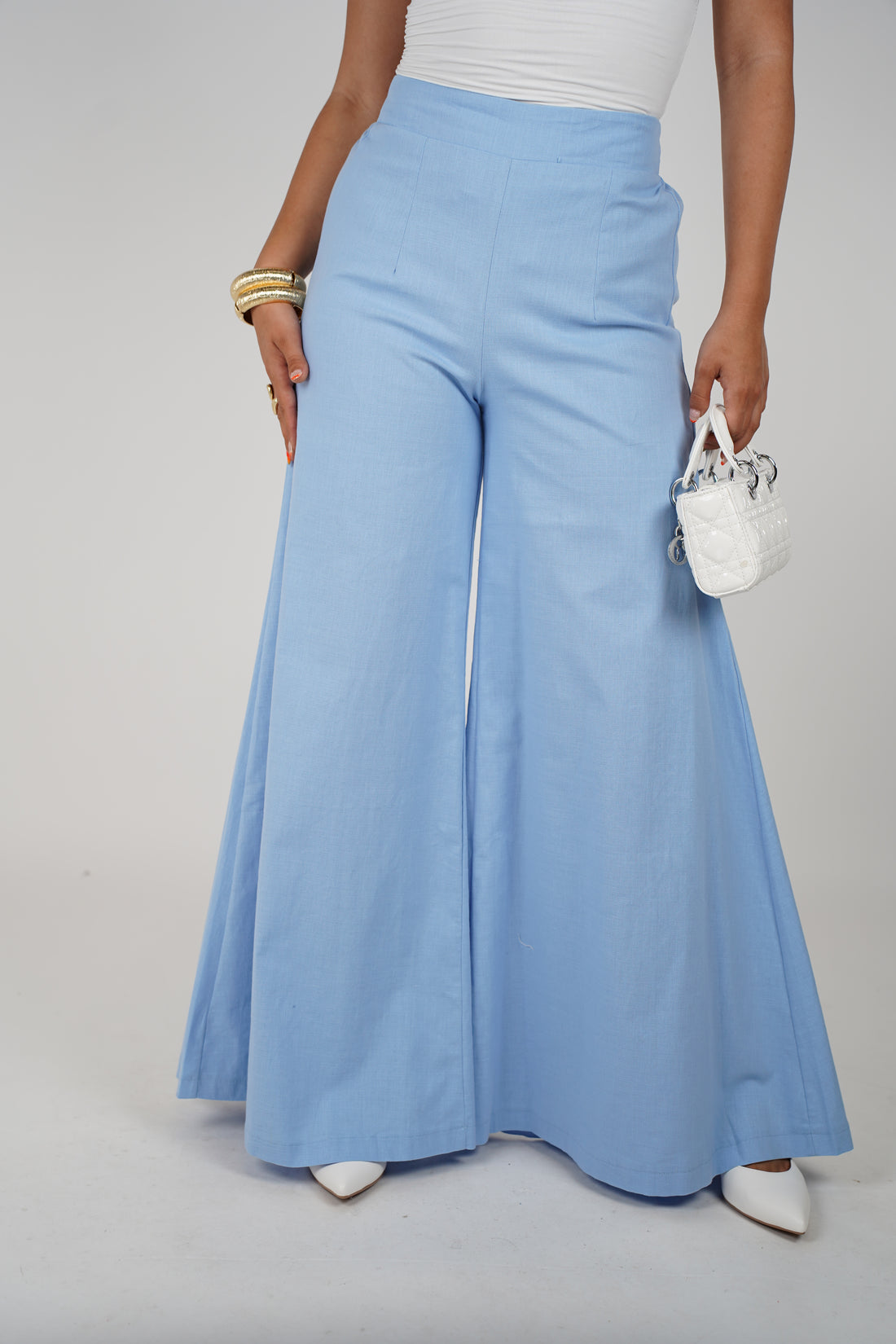 Jina Flowy Pants – Crisp Wide-Leg Statement