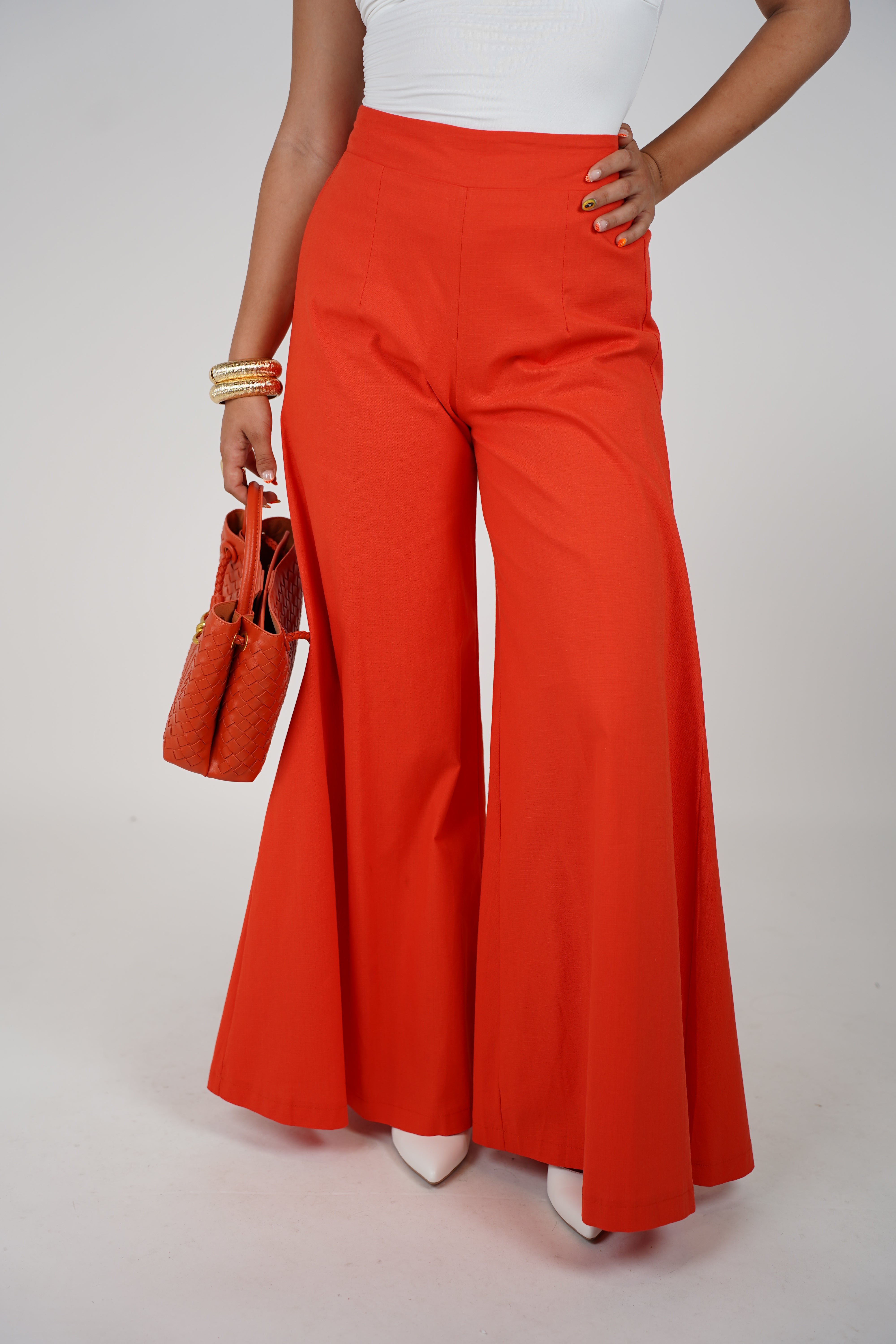Jina Flowy Pants – Crisp Wide-Leg Statement