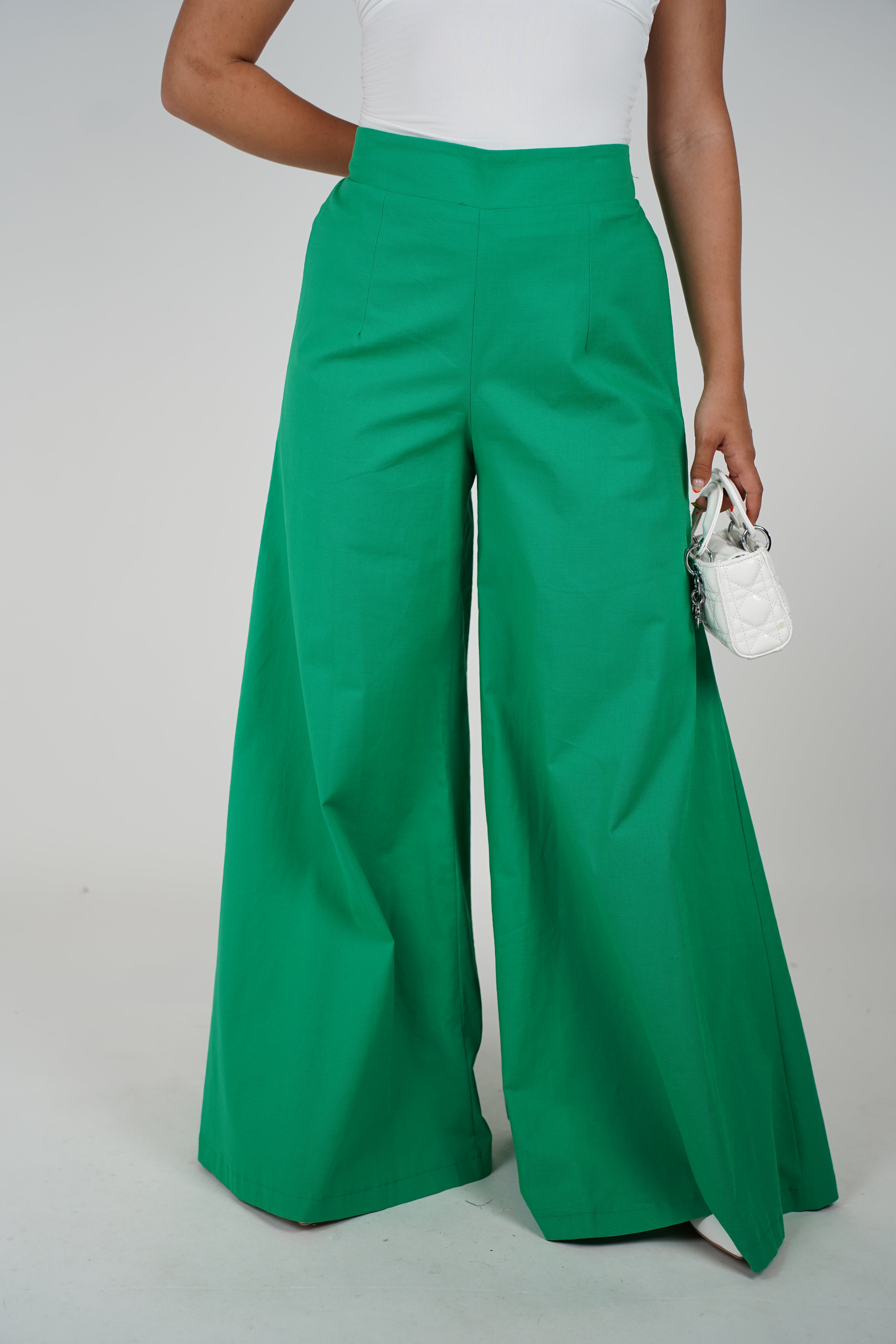 Jina Flowy Pants – Crisp Wide-Leg Statement