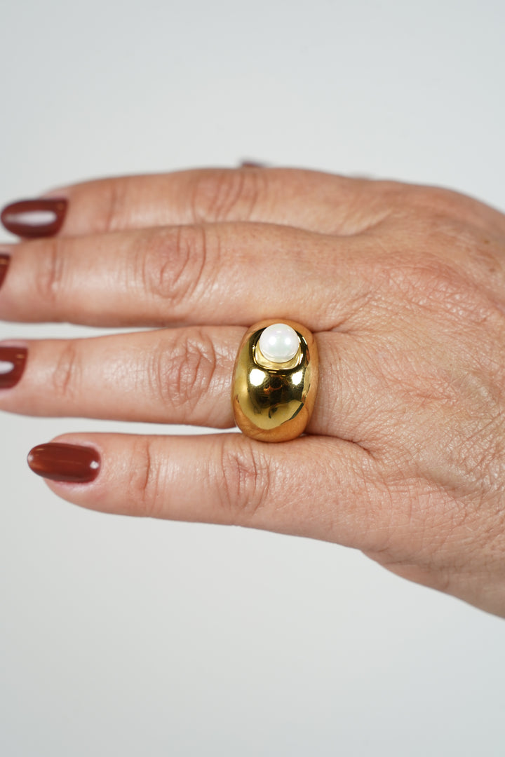 Zelvera Chunky Pearl Ring