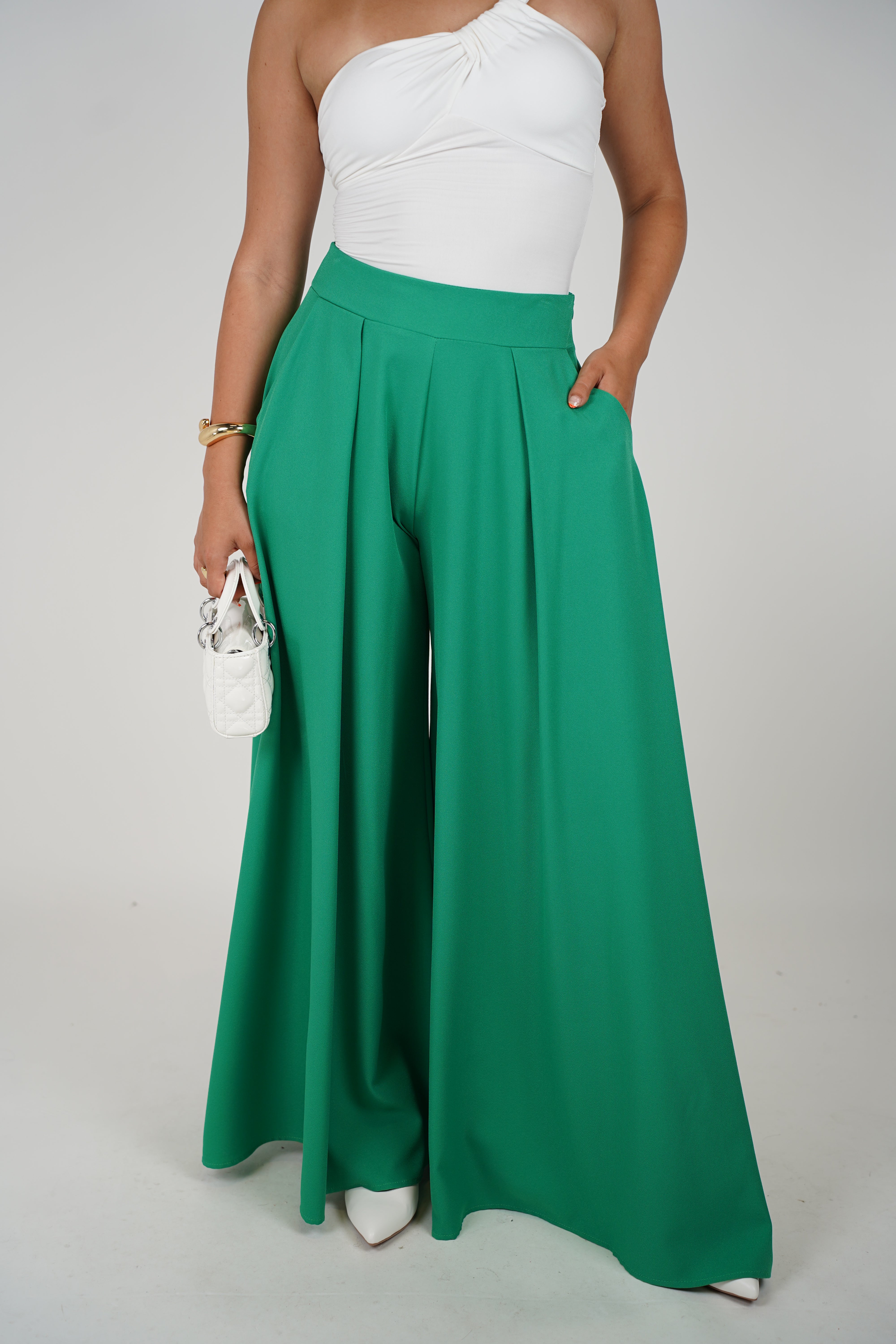 Berta Palazzo Pants – Bold Flow & Effortless Elegance