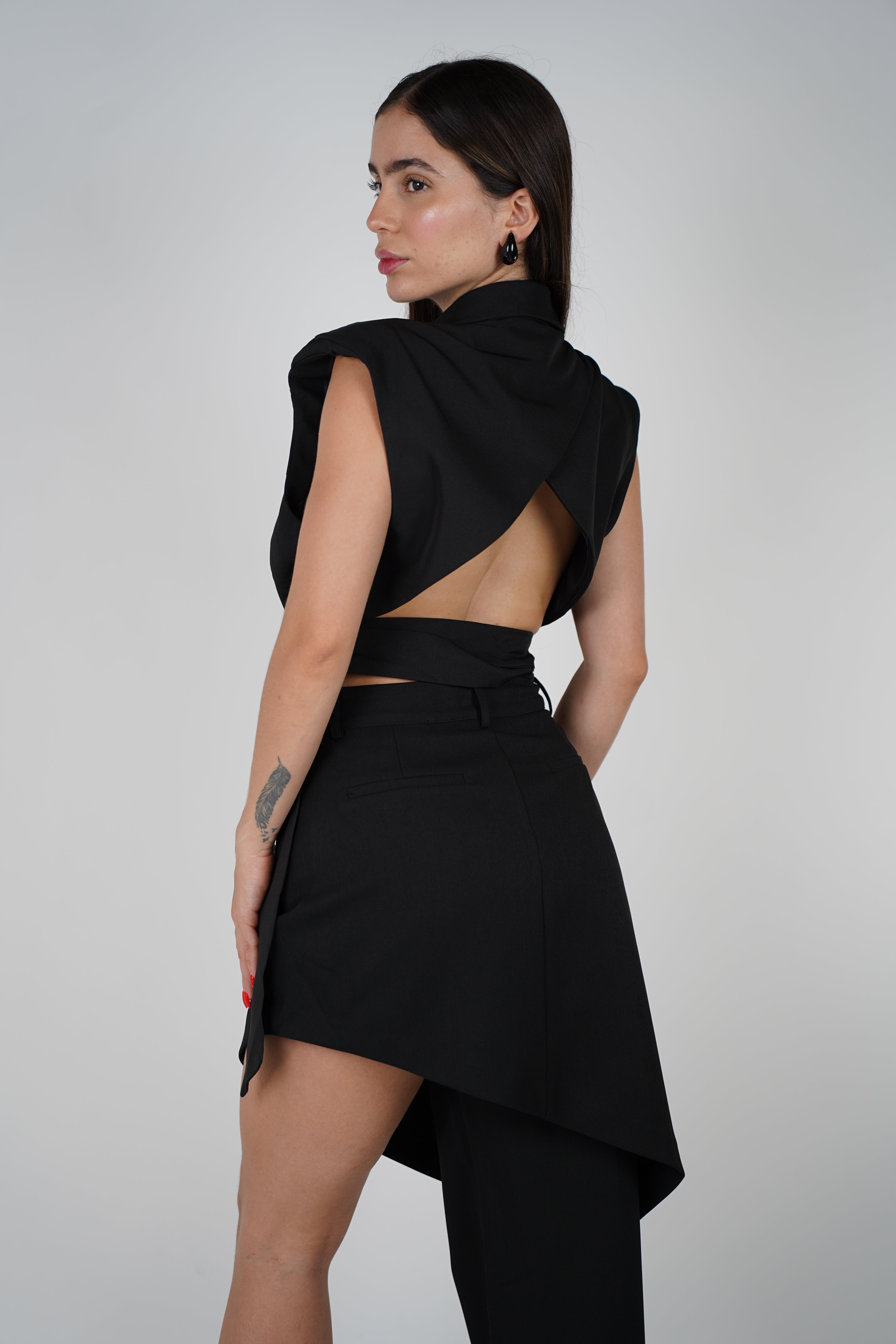 Vexa Skirt Set – Edgy Elegance in an Asymmetric Power Look