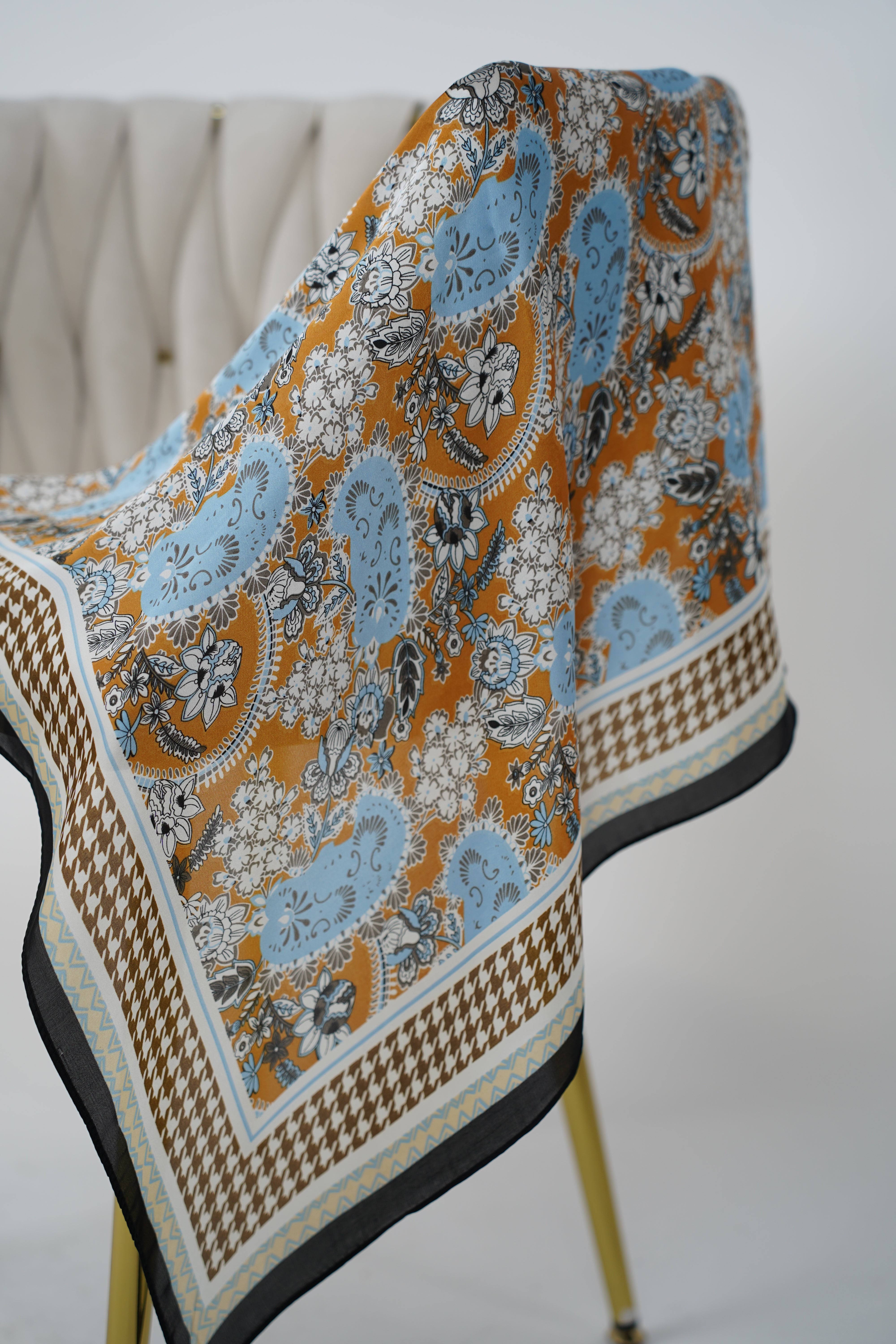 Versatile Patterned Scarf – Multi-Way Styling Accessory