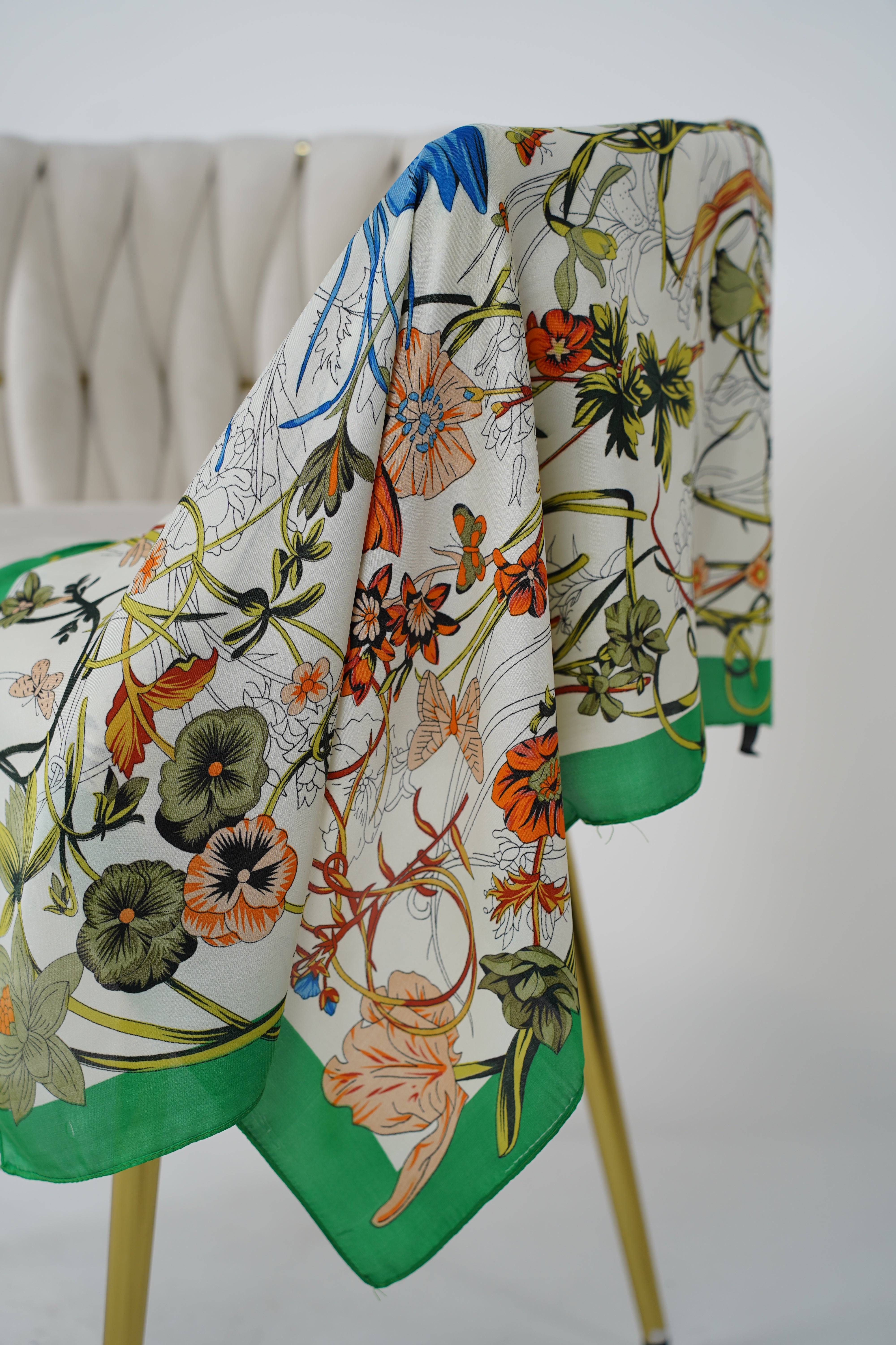 Versatile Patterned Scarf – Multi-Way Styling Accessory