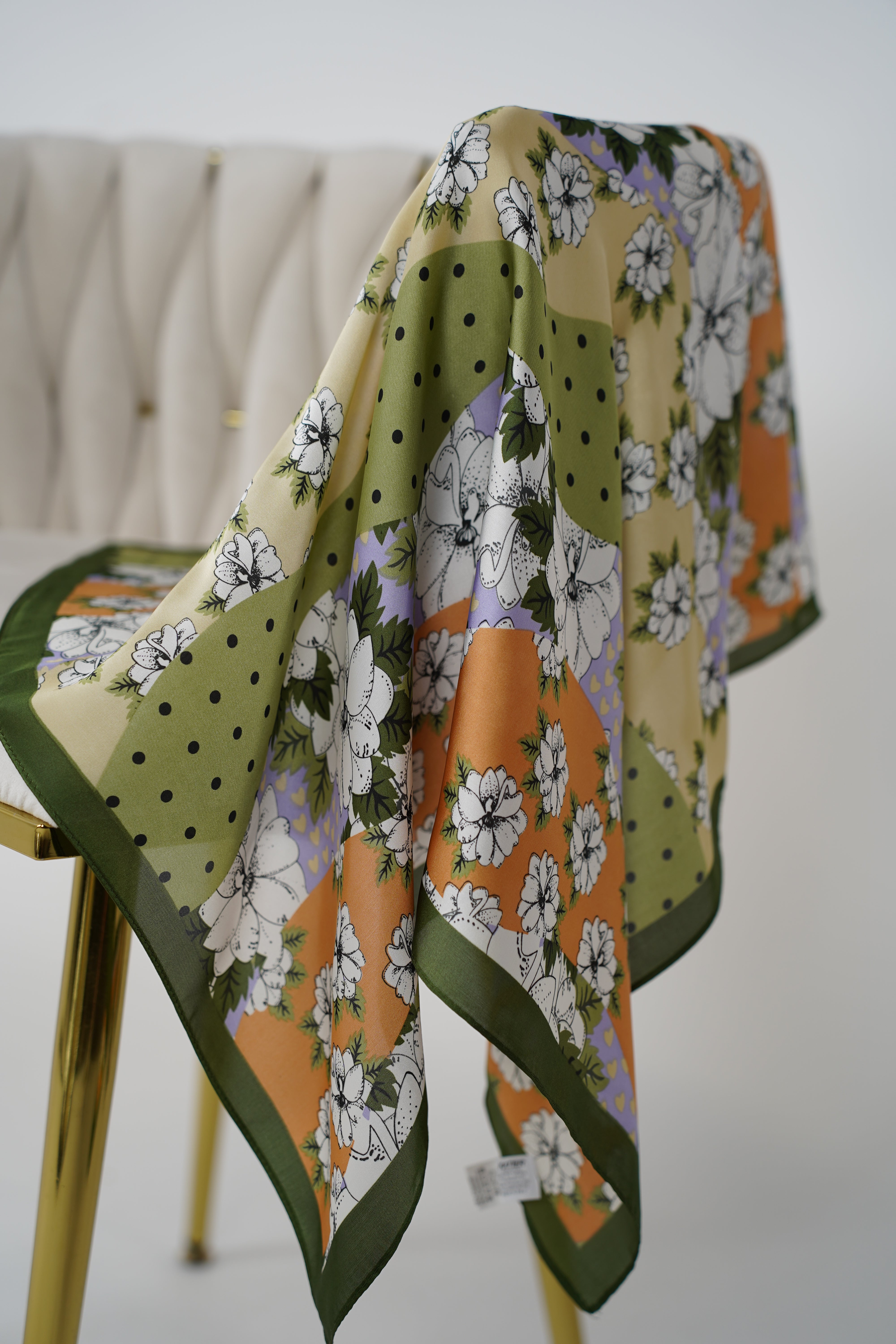 Versatile Patterned Scarf – Multi-Way Styling Accessory