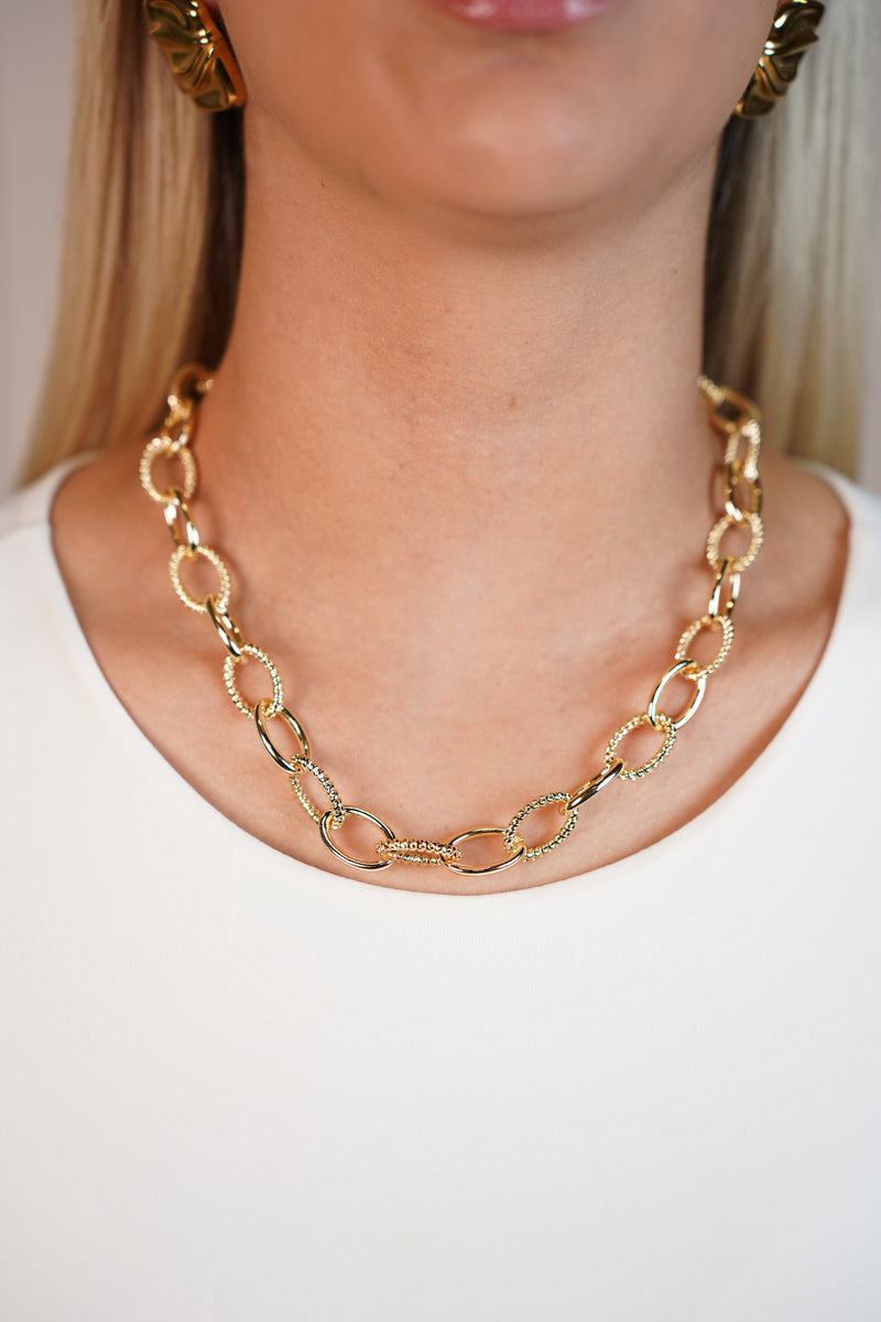 Glowline Golden Loop Link Necklace – Textured Chain Statement Piece