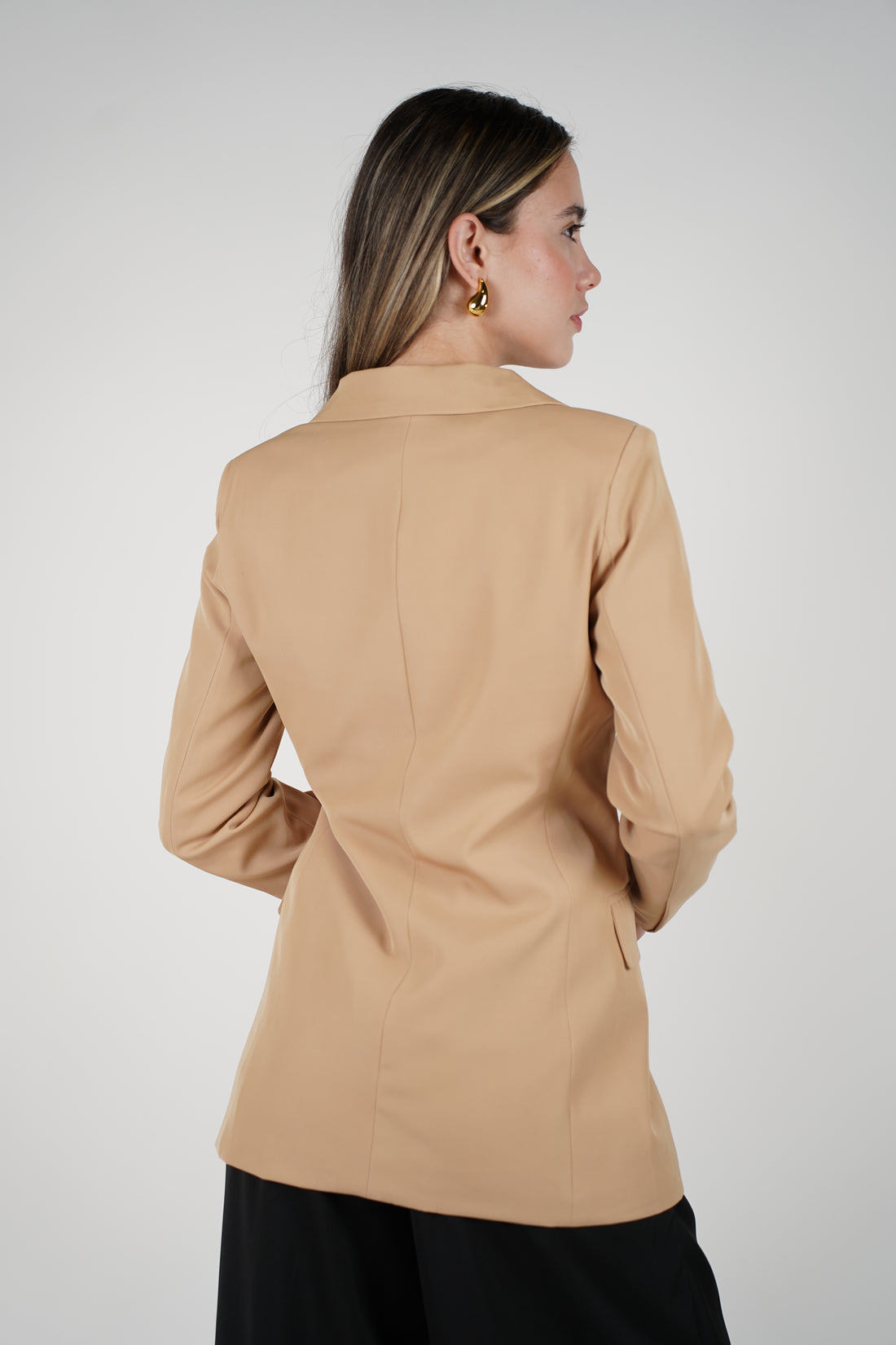 Yalith Blazer – Sleek Structure for Elevated Looks
