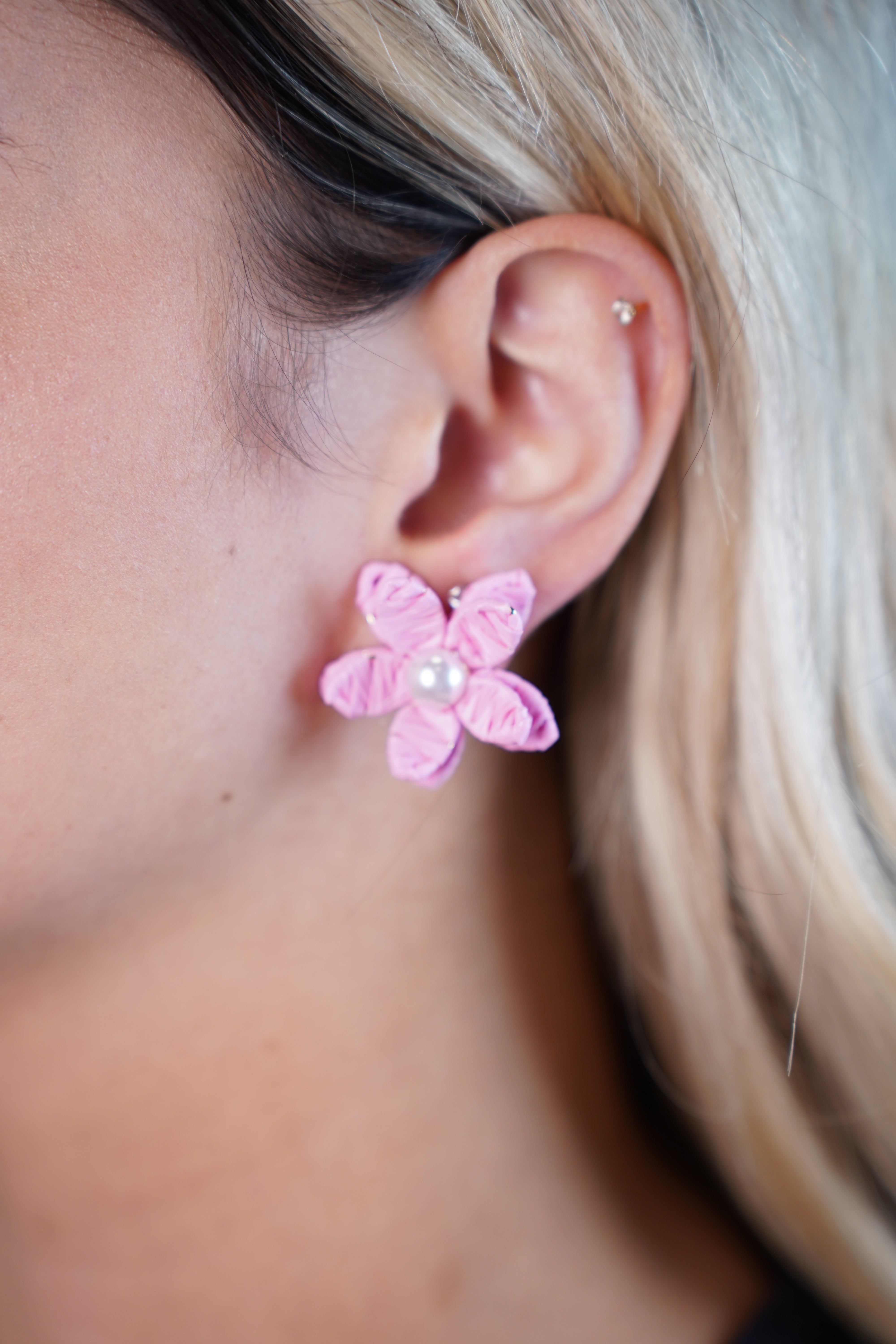 Nia Flower Earrings – Textured Petal Studs with Pearl Center