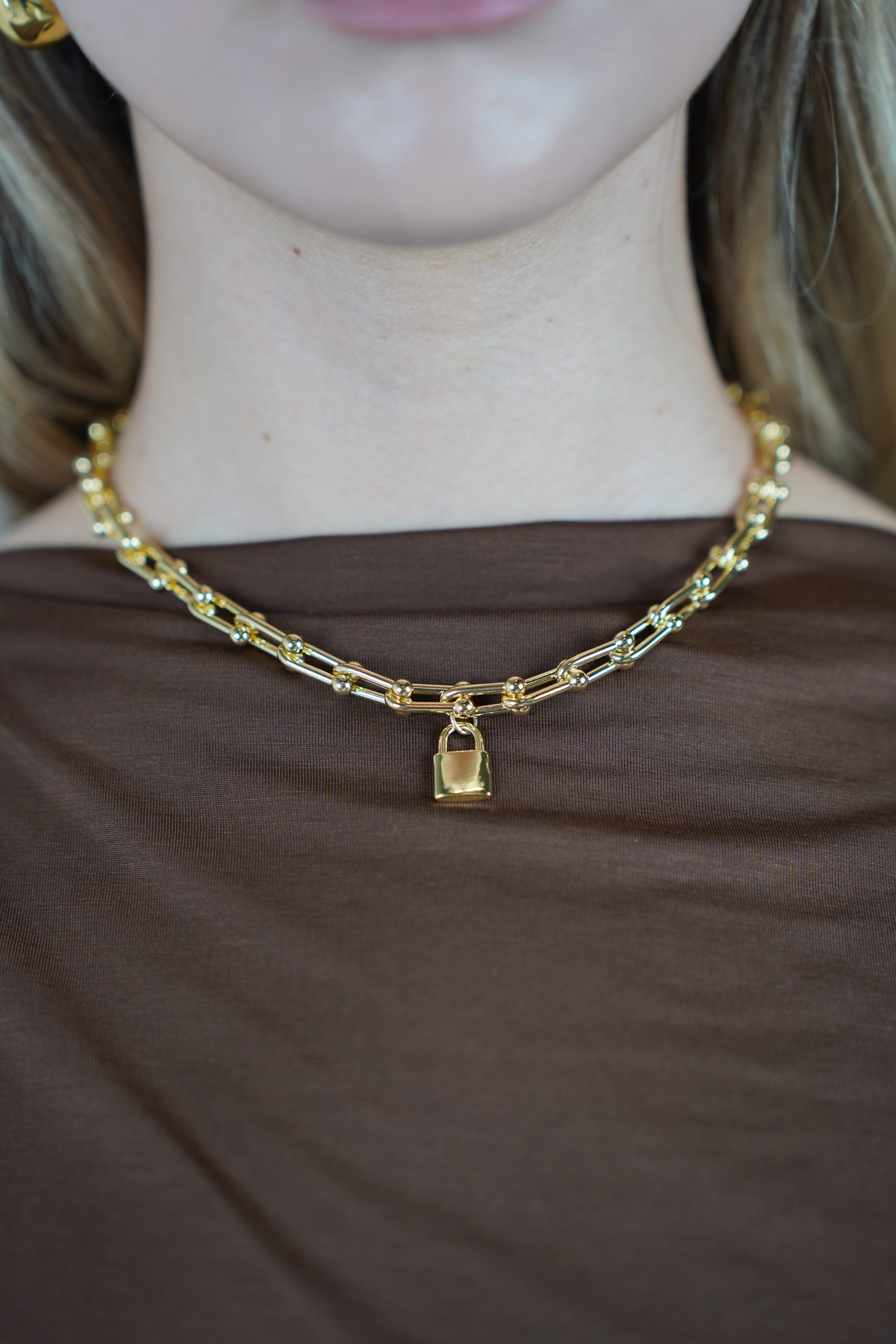 Mivra Lock Necklace – Chunky Chain with Bold Lock Pendant