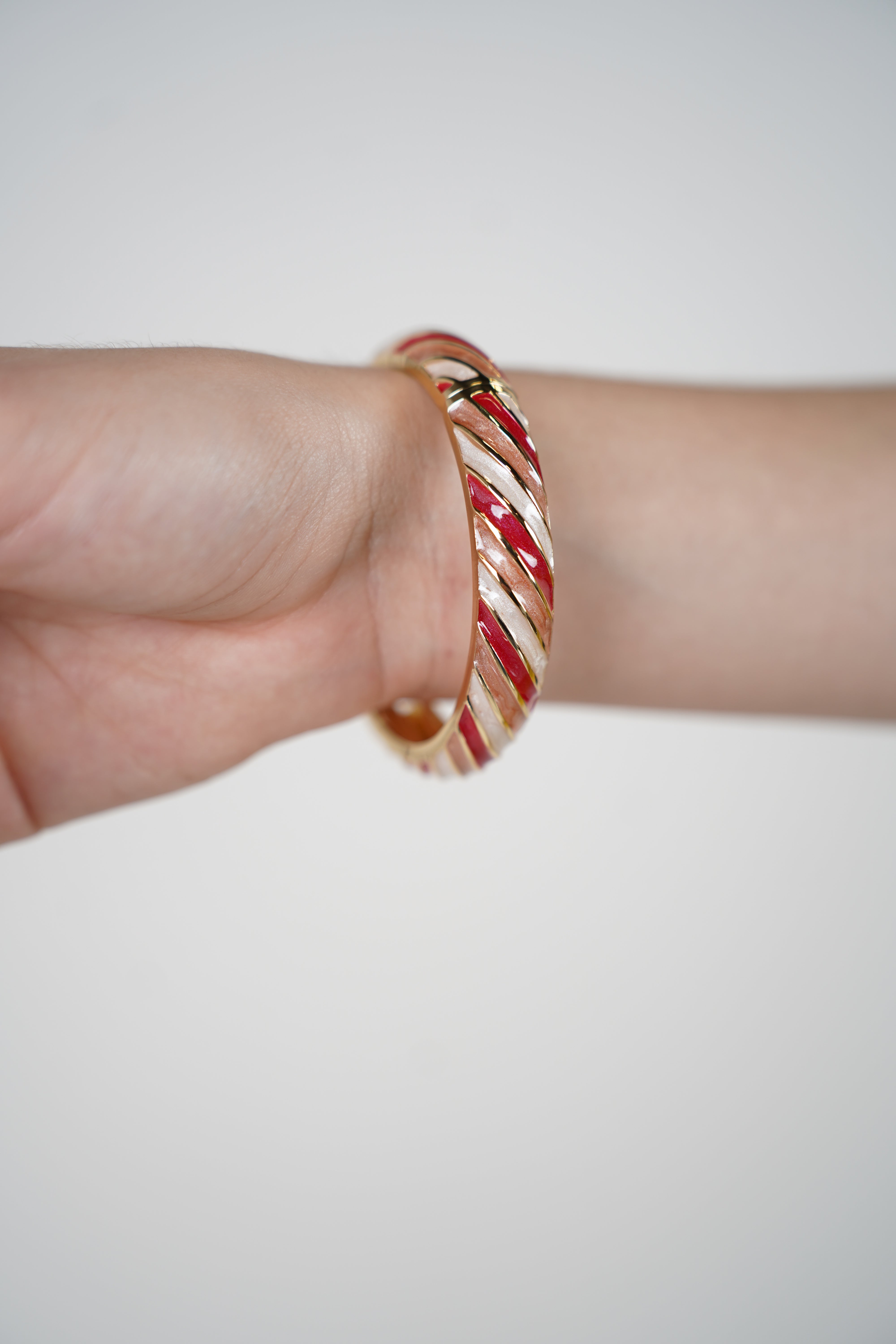 Kirel Striped Bracelet – Bold Color Pops with Golden Elegance