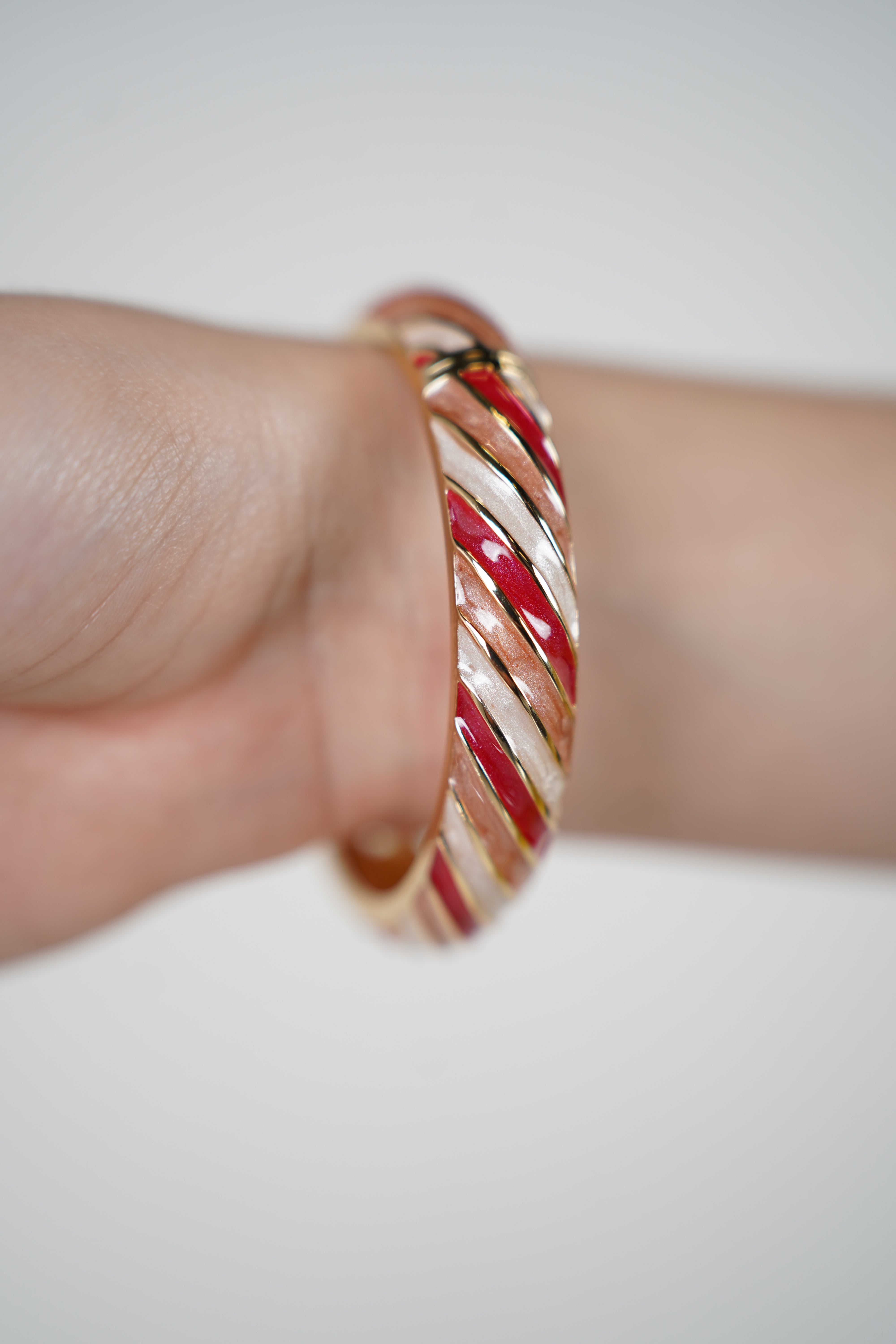 Kirel Striped Bracelet – Bold Color Pops with Golden Elegance