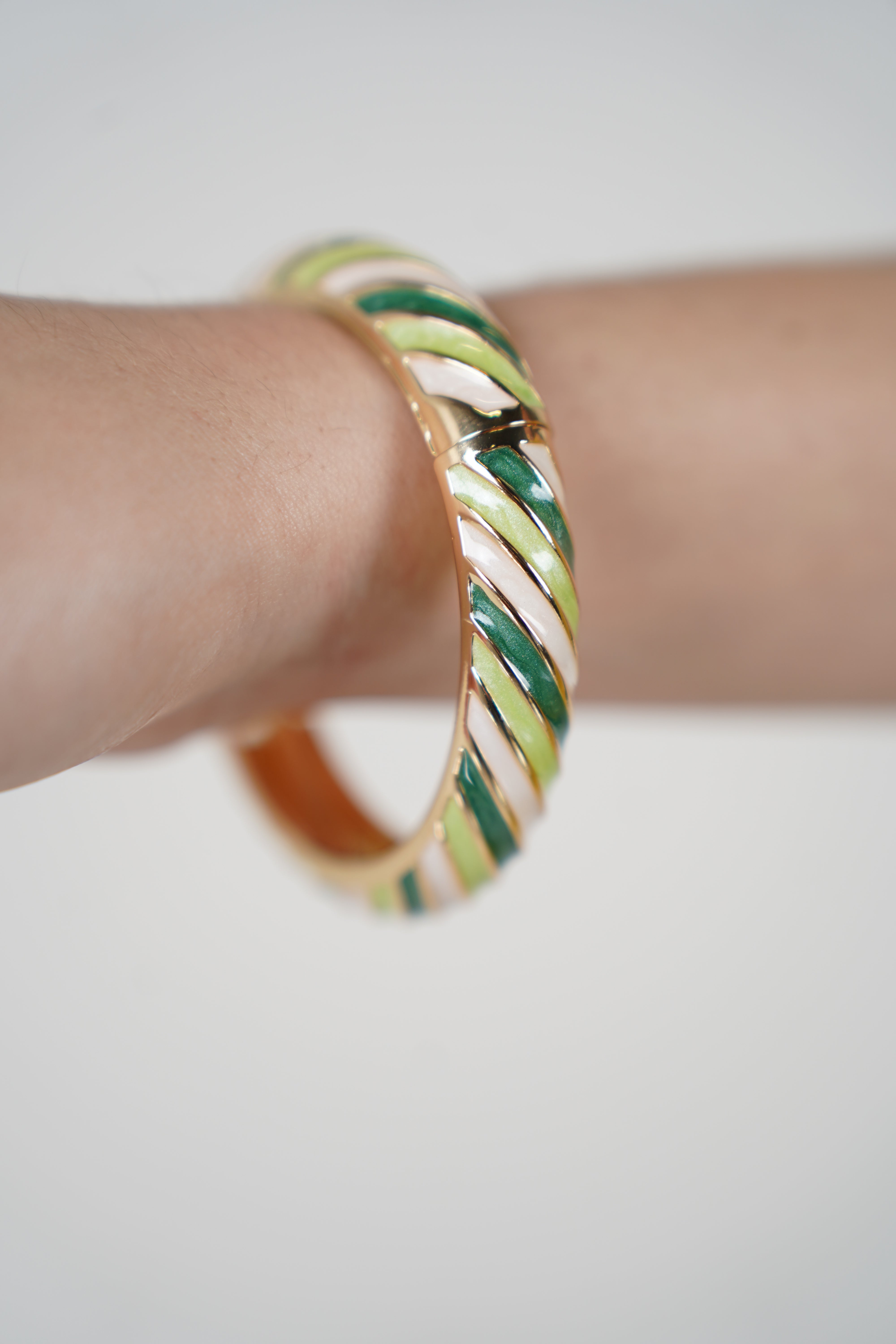 Kirel Striped Bracelet – Bold Color Pops with Golden Elegance