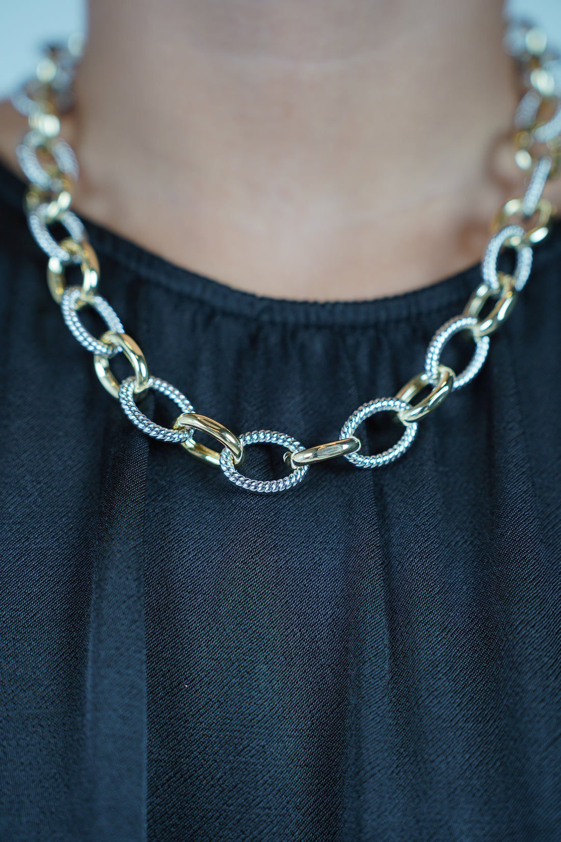 Nayli Chain Necklace – Mixed-Metal Drama in Every Link