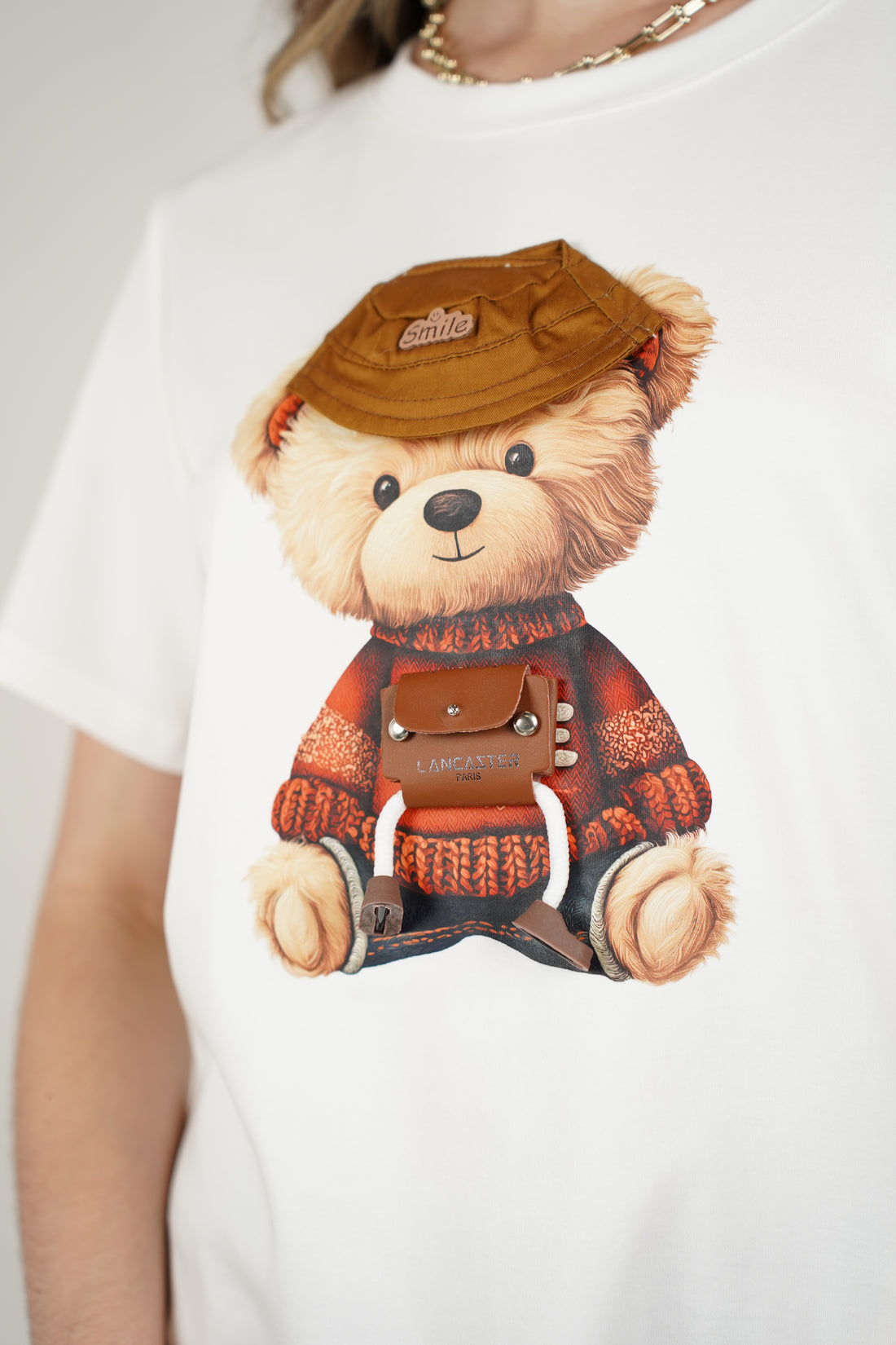 Isola Bear T-Shirt – Graphic Tee (Black & White)