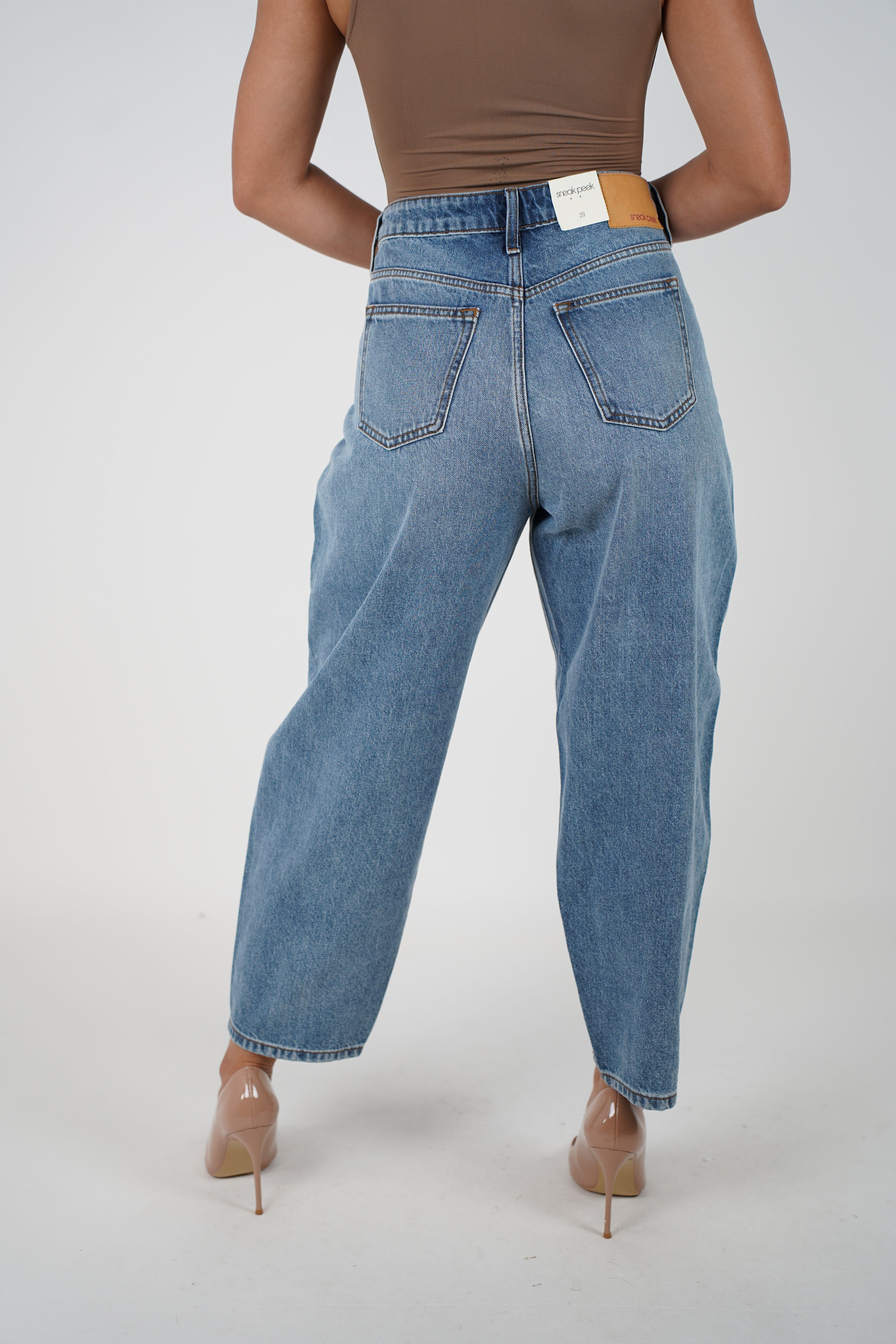 Brenda Barrel Jean – Vintage Blue High-Waisted Denim