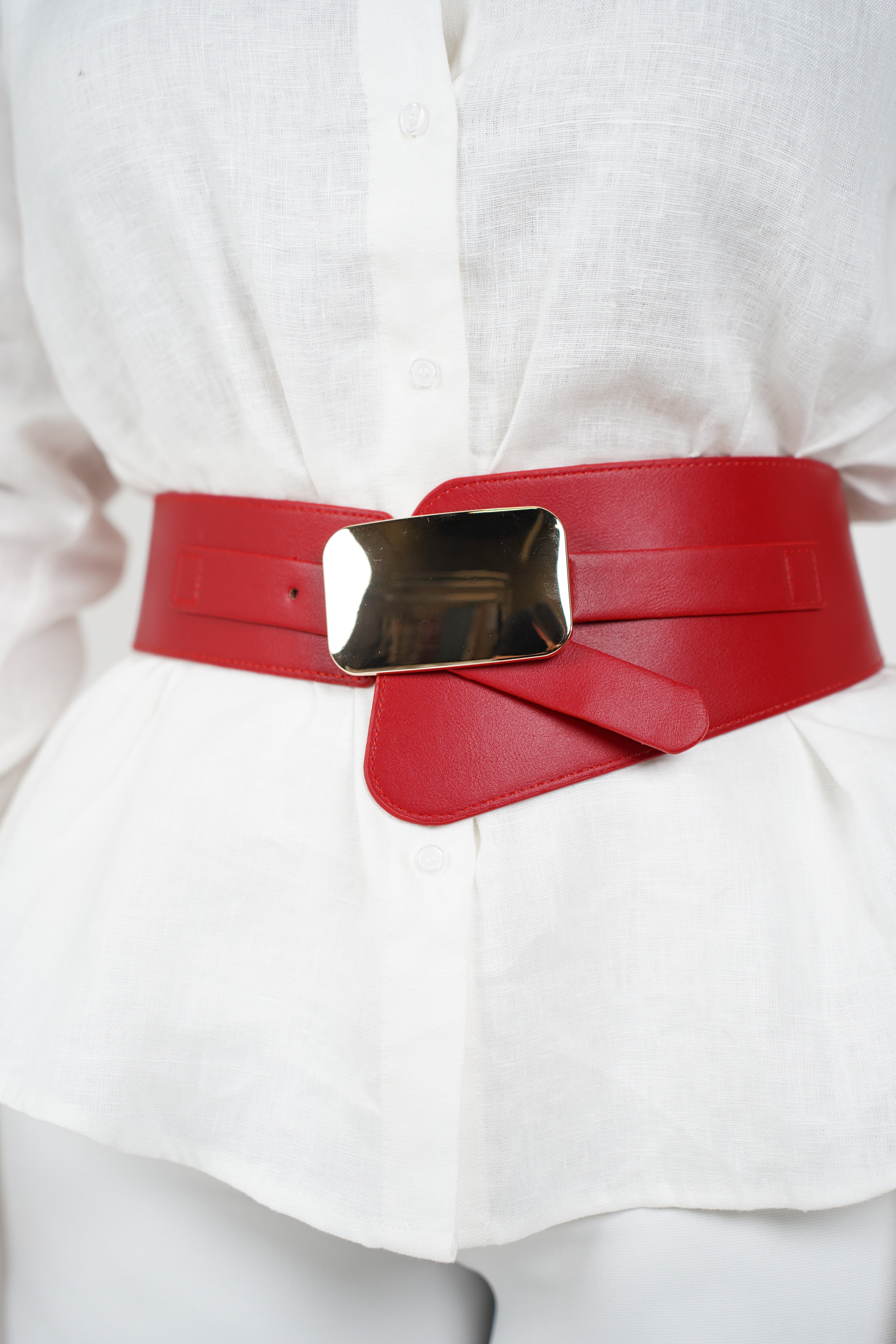 Noria Wrap Leather Belt – Sleek, Structured, and Effortlessly Bold