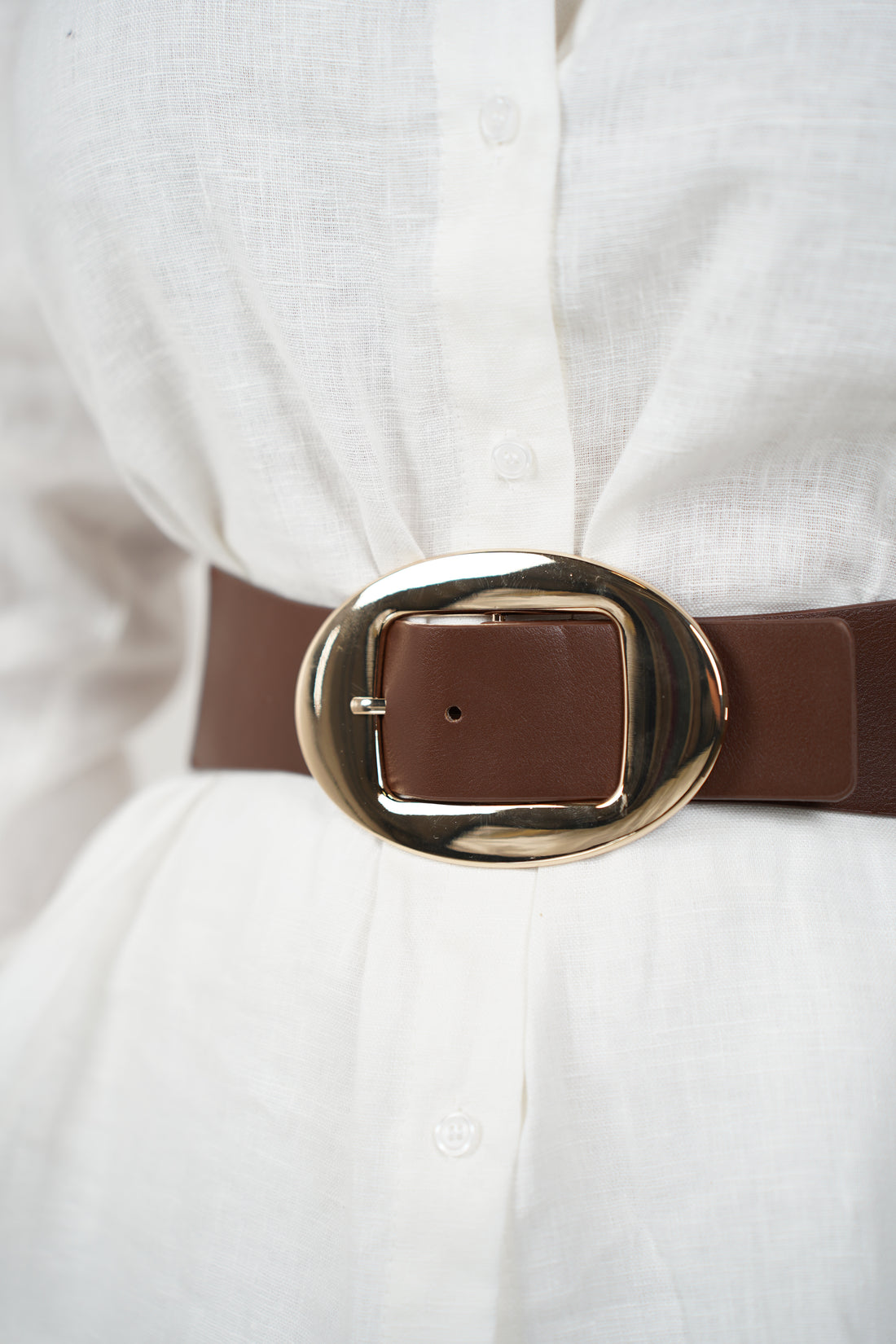Rhen Oval Buckle Belt – Bold Shape, Effortless Definition