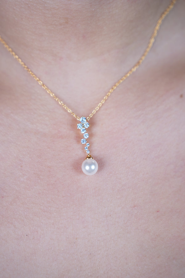 Chime Pearl Necklace – Delicate Sparkle Meets Classic Elegance