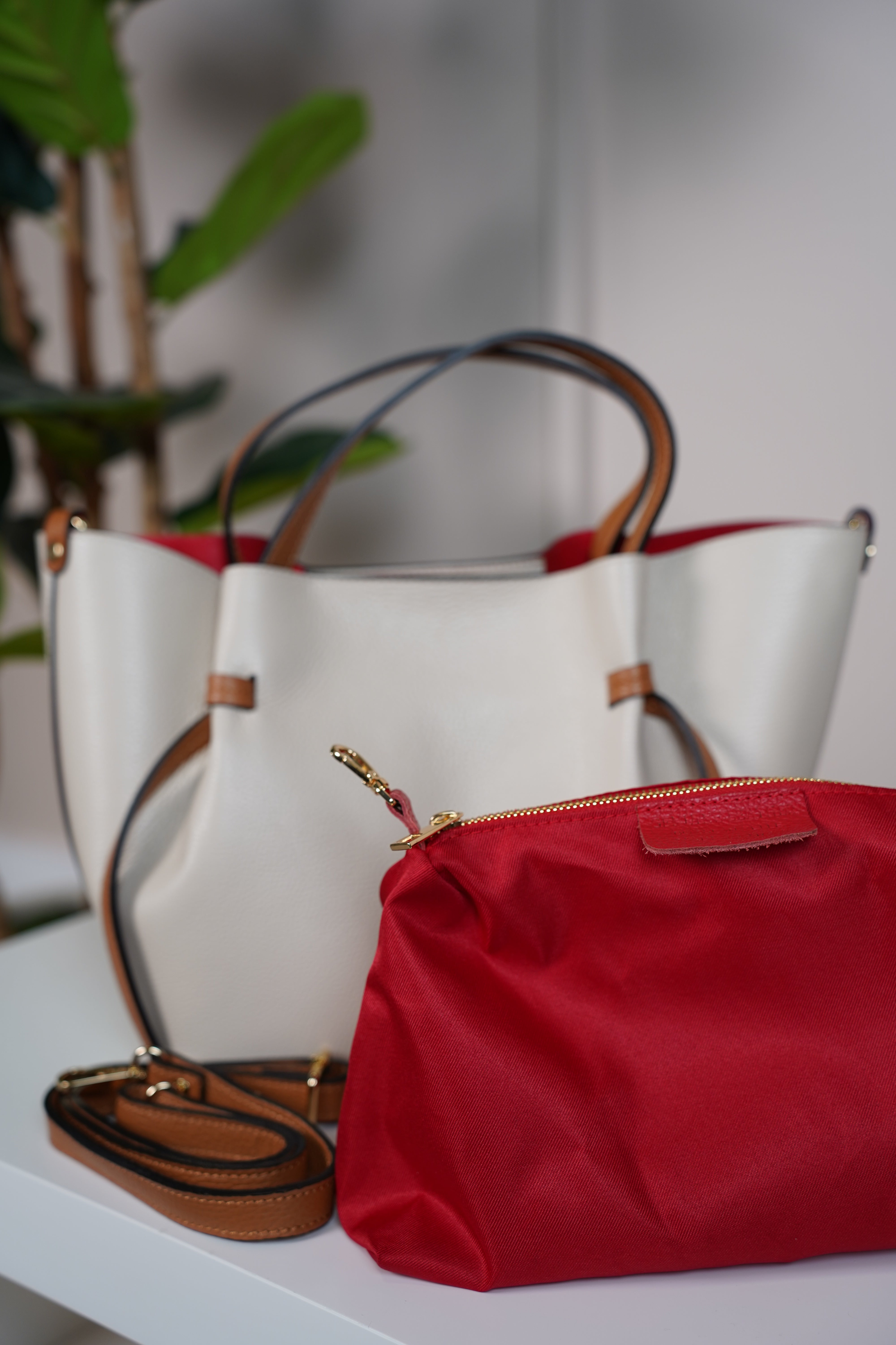 Eira Tote Bag – Timeless Carryall with a Pop of Color