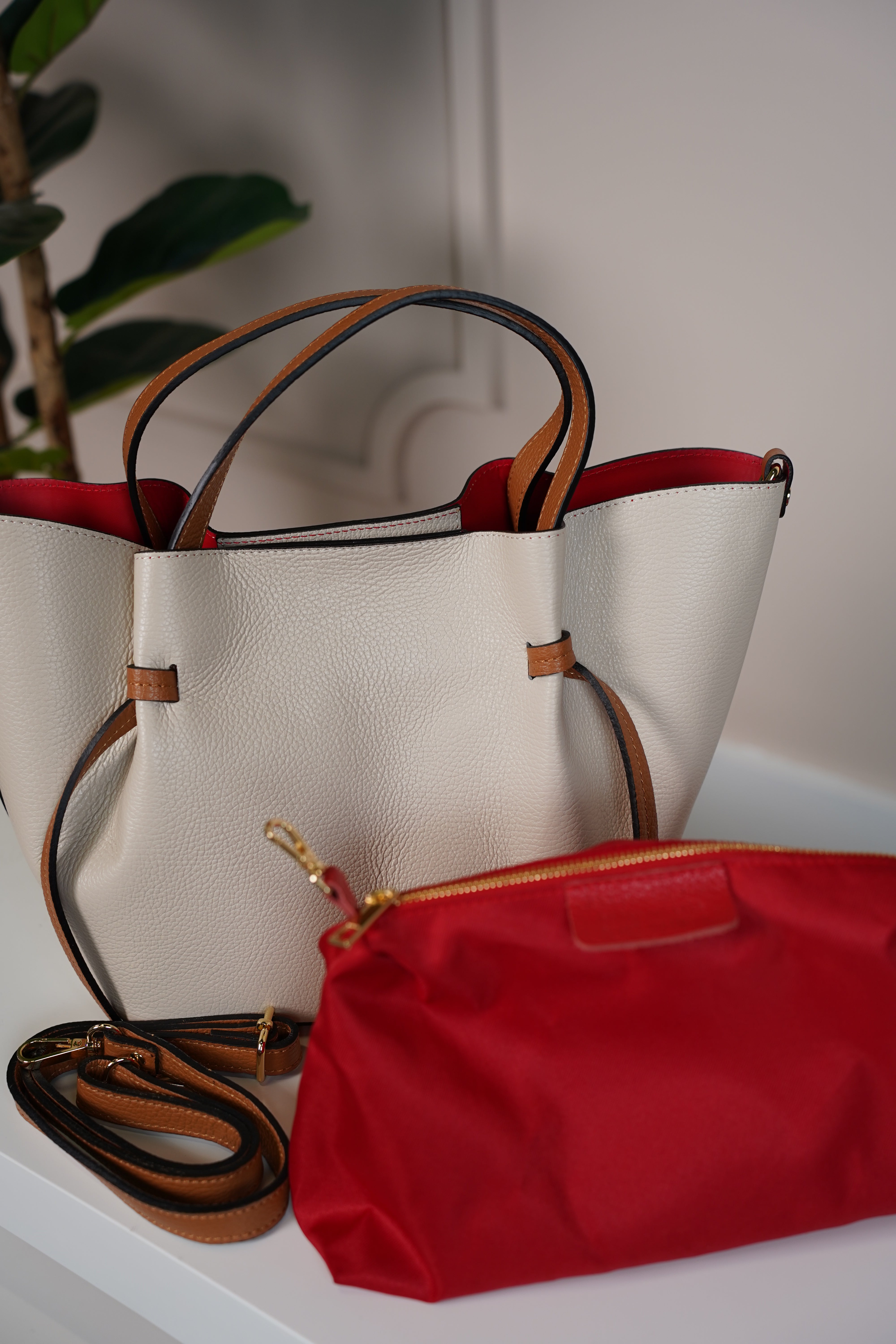 Eira Tote Bag – Timeless Carryall with a Pop of Color