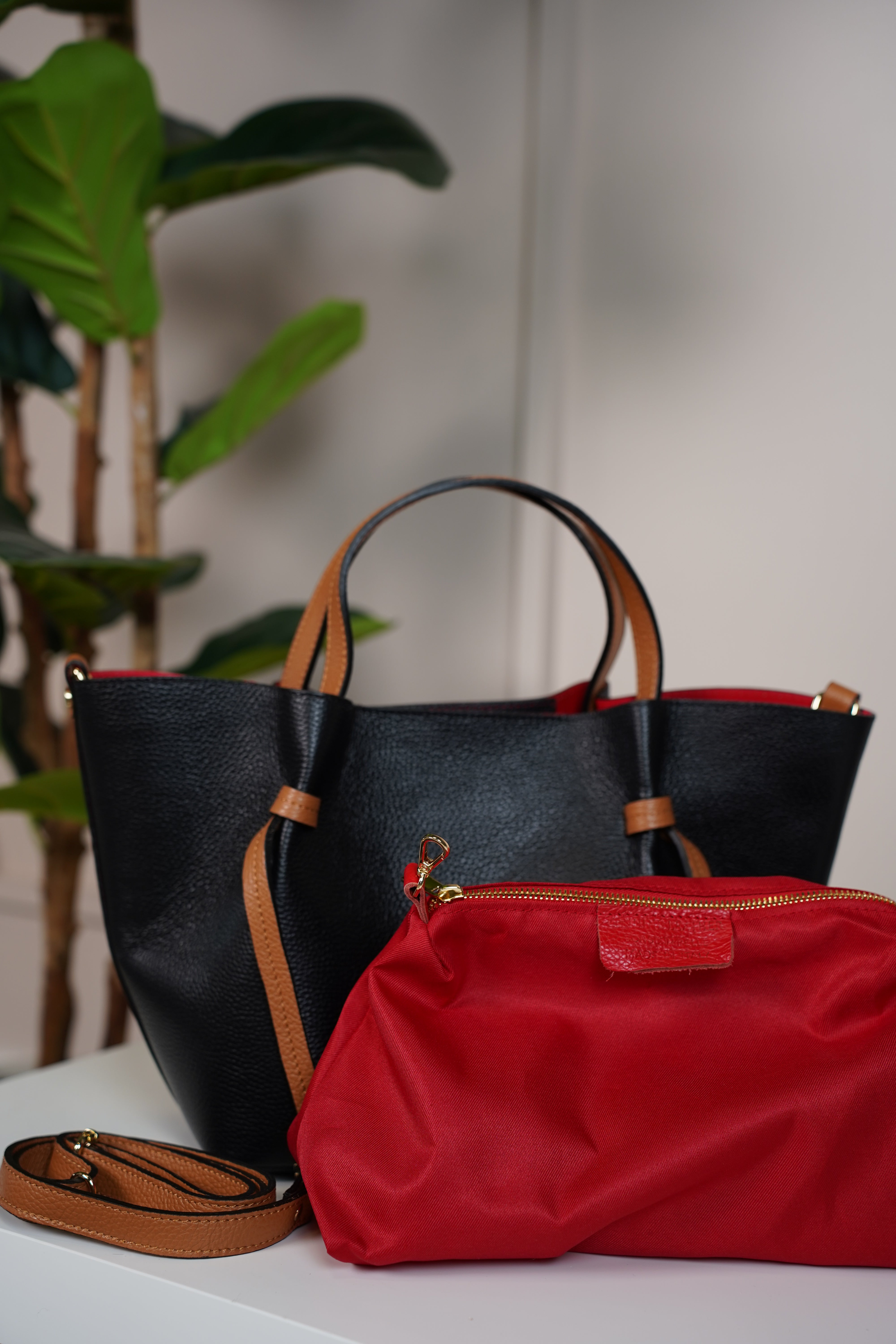 Eira Tote Bag – Timeless Carryall with a Pop of Color