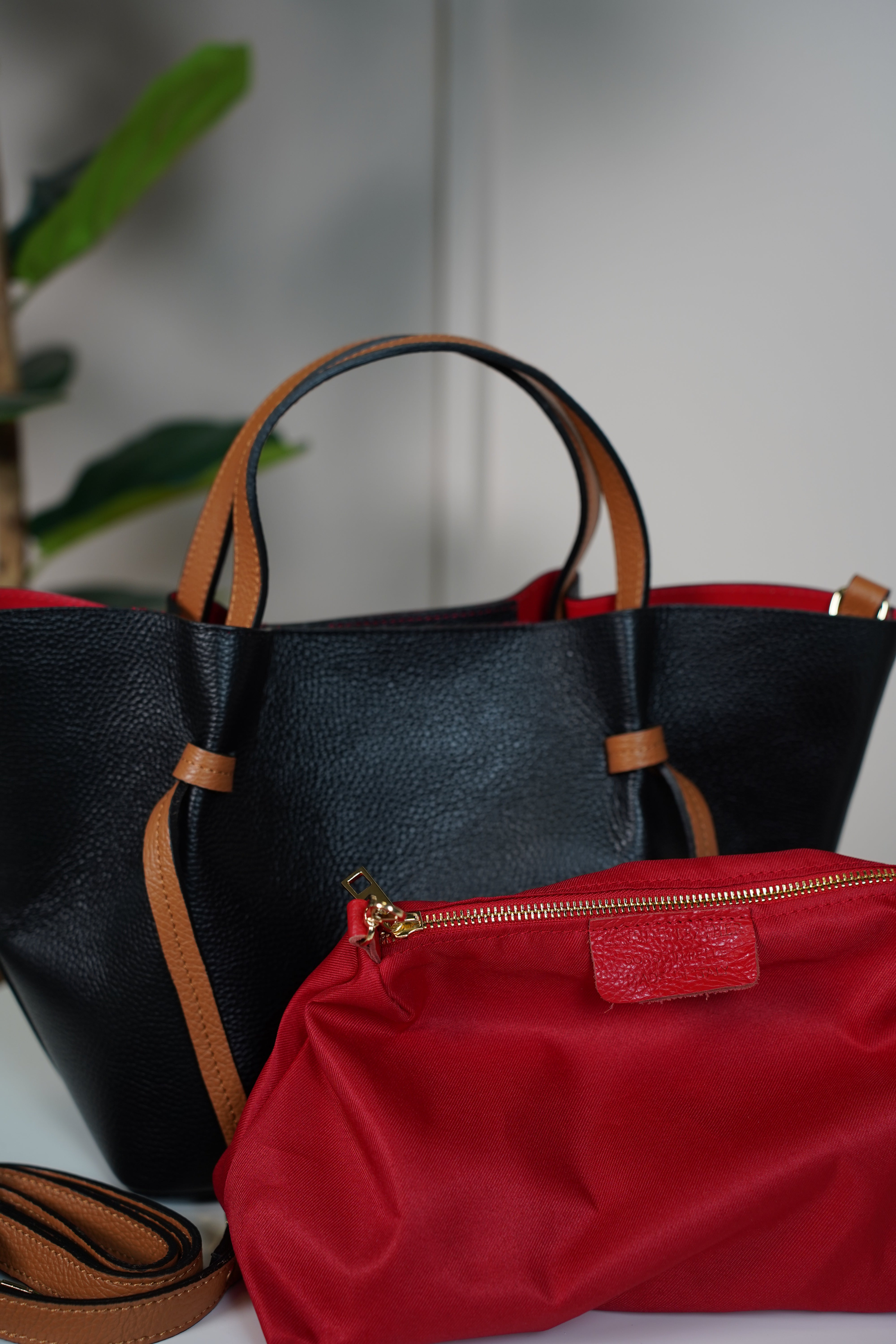 Eira Tote Bag – Timeless Carryall with a Pop of Color