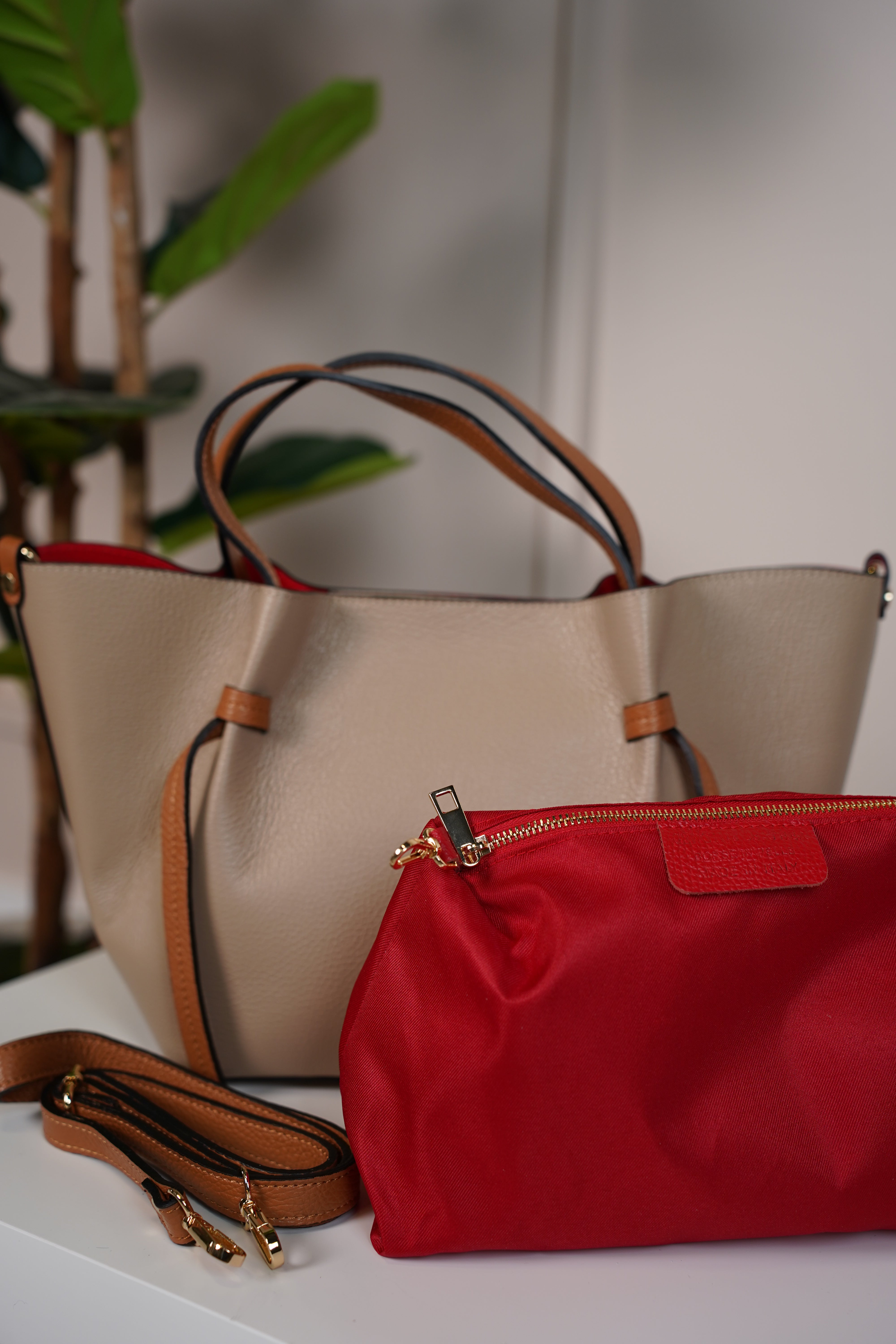 Eira Tote Bag – Timeless Carryall with a Pop of Color