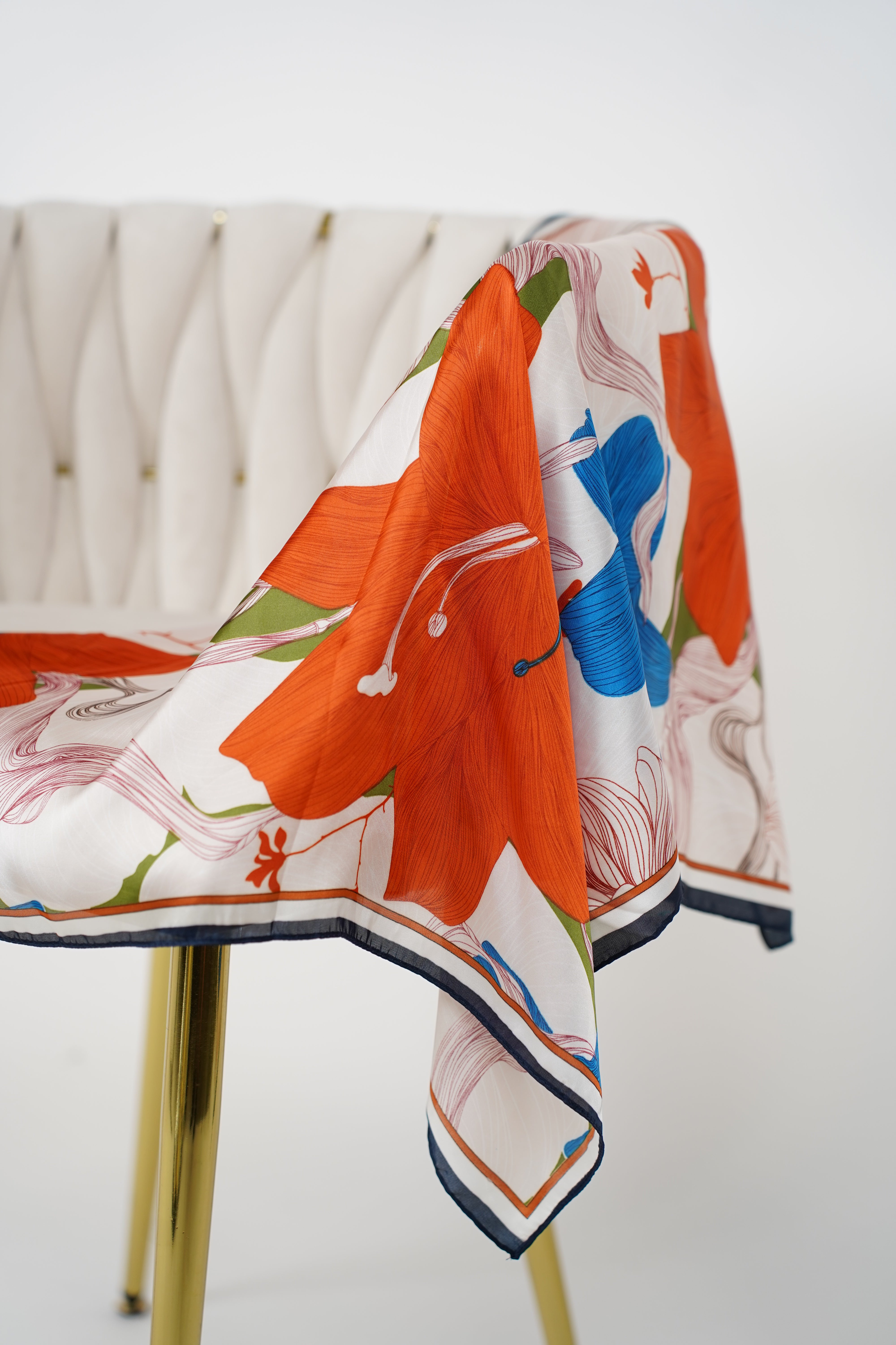 Versatile Patterned Scarf – Multi-Way Styling Accessory