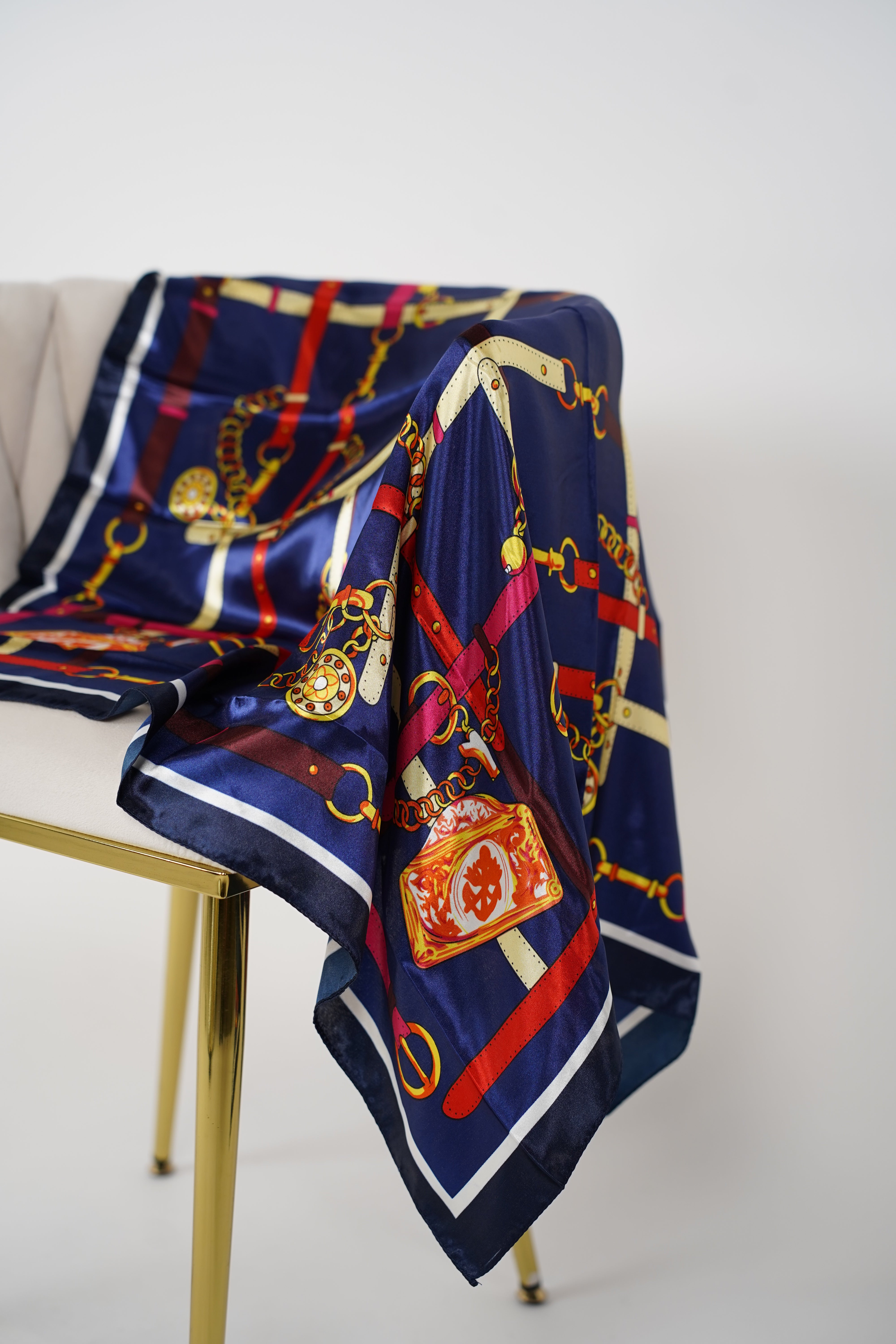 Versatile Patterned Scarf – Multi-Way Styling Accessory