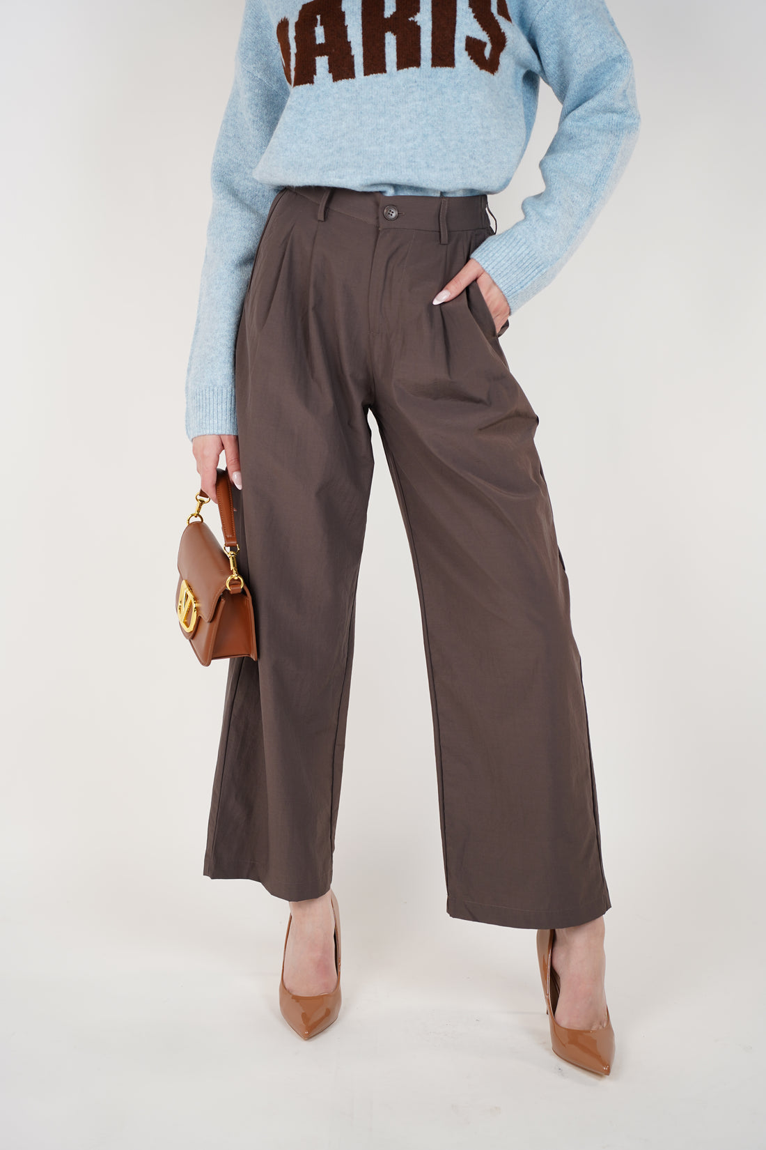 Erisen Trousers – Tailored Simplicity with Effortless Elegance