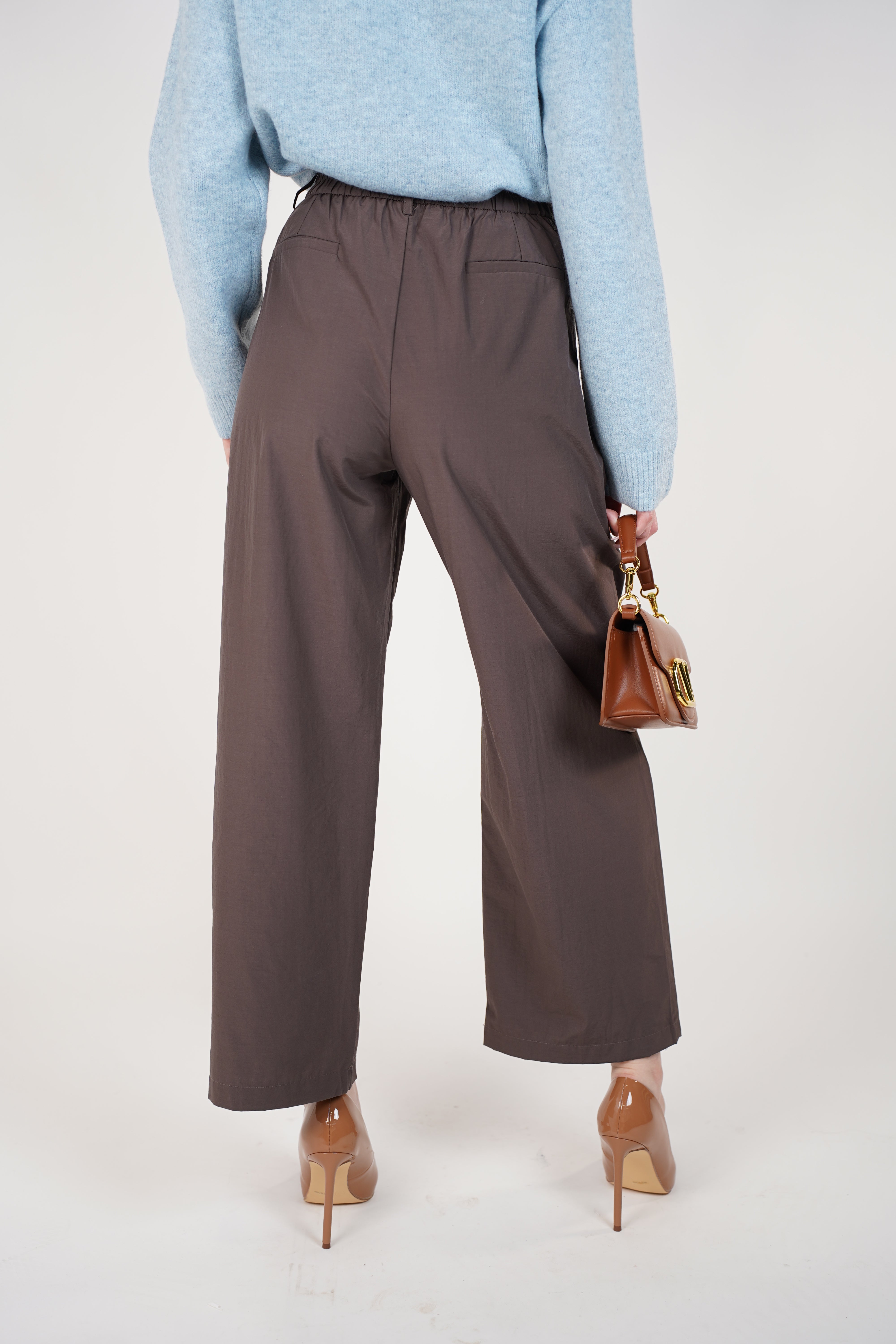 Erisen Trousers – Tailored Simplicity with Effortless Elegance