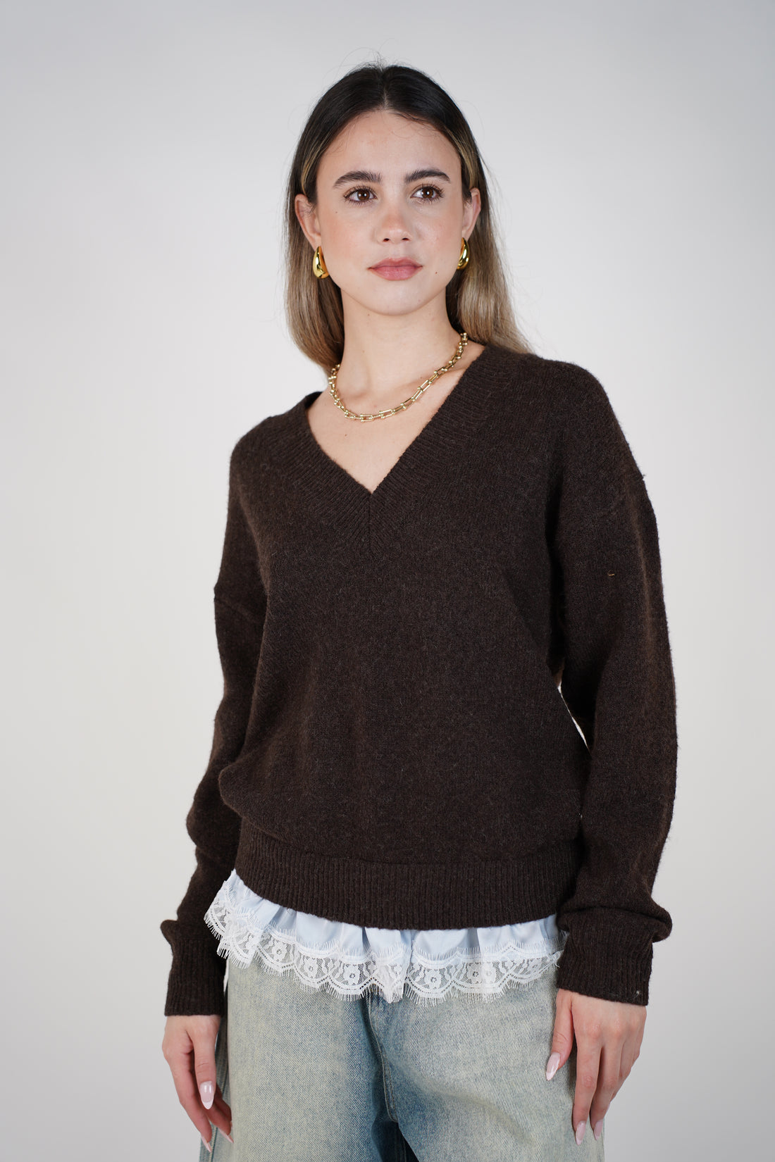 Qyra Lace Sweater – Effortless Warmth with a Romantic Touch