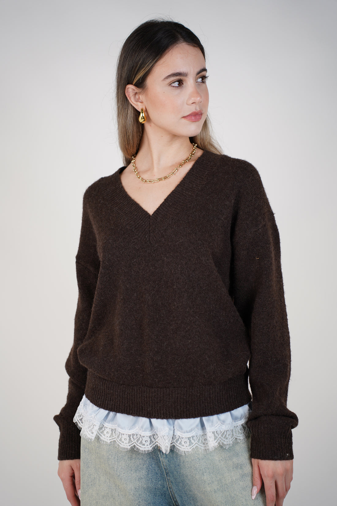 Qyra Lace Sweater – Effortless Warmth with a Romantic Touch