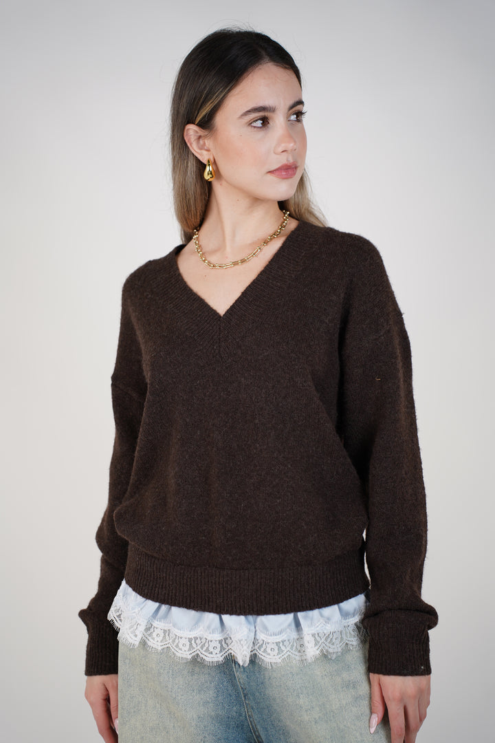 Qyra Lace Sweater – Effortless Warmth with a Romantic Touch