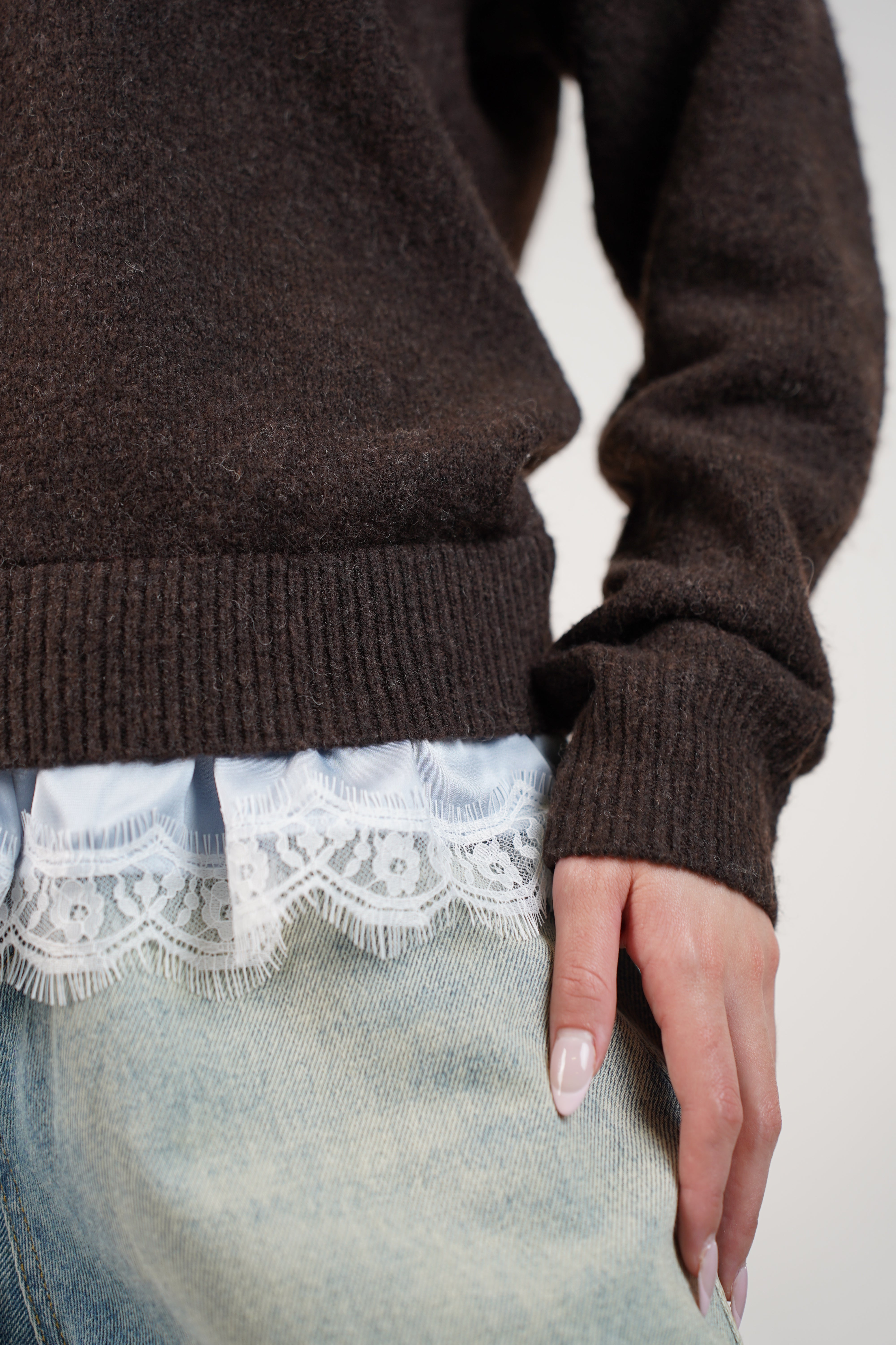 Qyra Lace Sweater – Effortless Warmth with a Romantic Touch