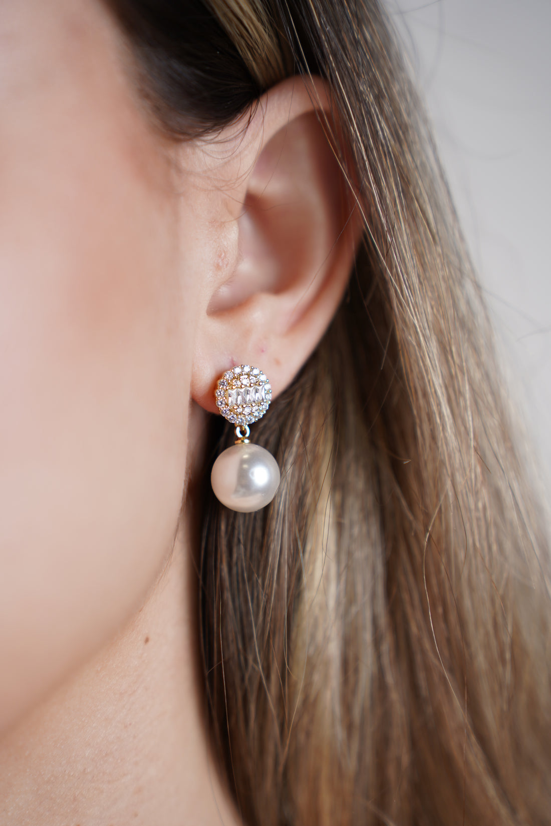 Hesia Pearl Earrings – Graceful Sparkle, Timeless Charm