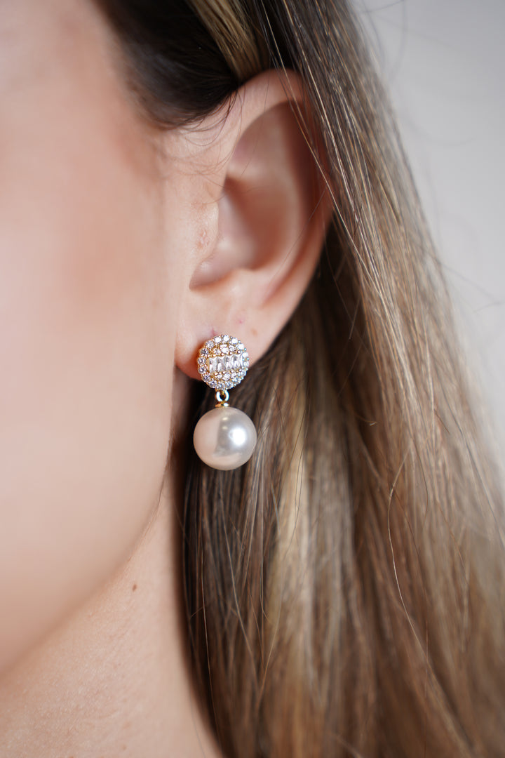 Hesia Pearl Earrings – Graceful Sparkle, Timeless Charm
