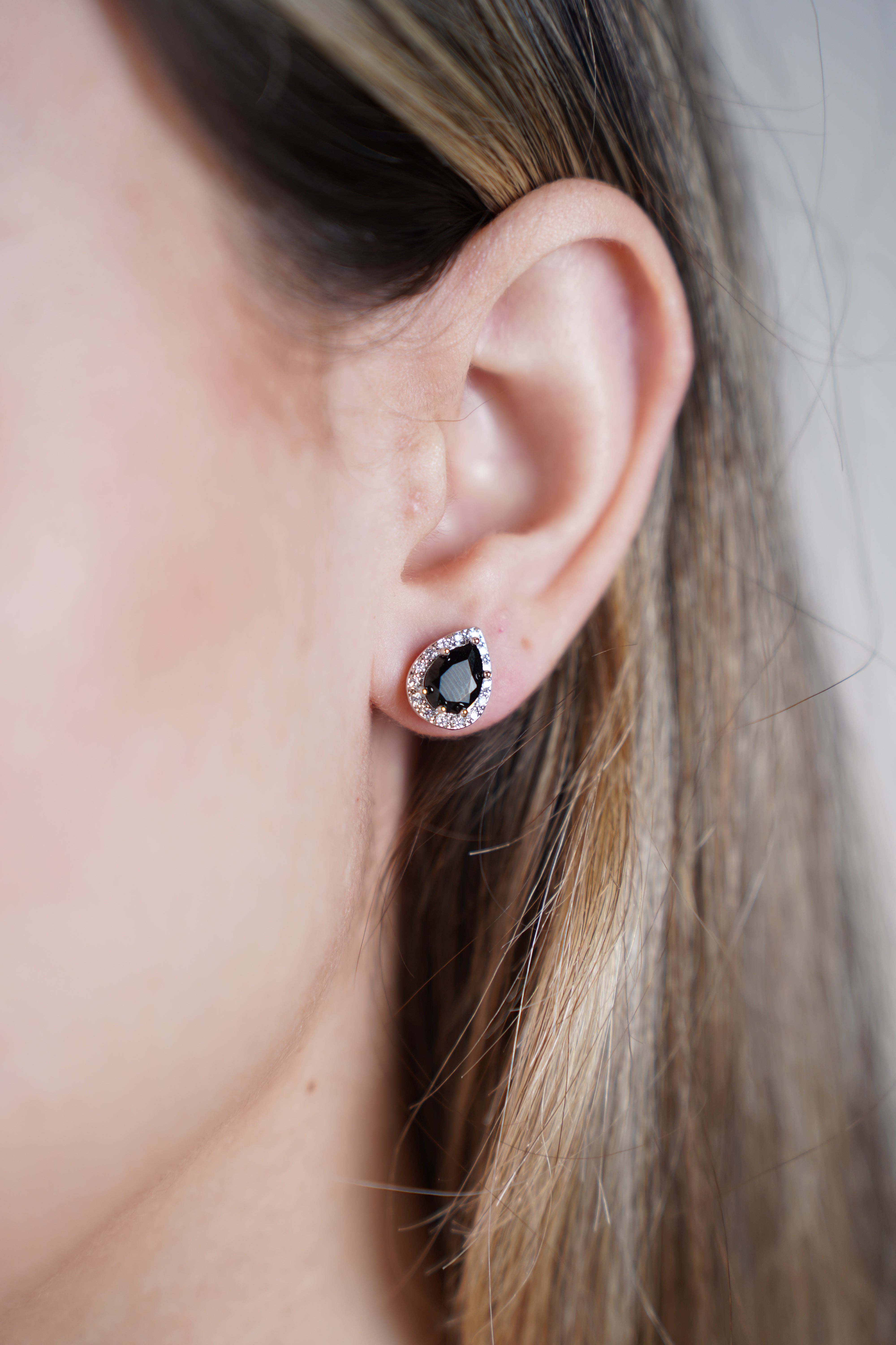 Dovia Teardrop Earrings – Radiant Sparkle with a Touch of Grace