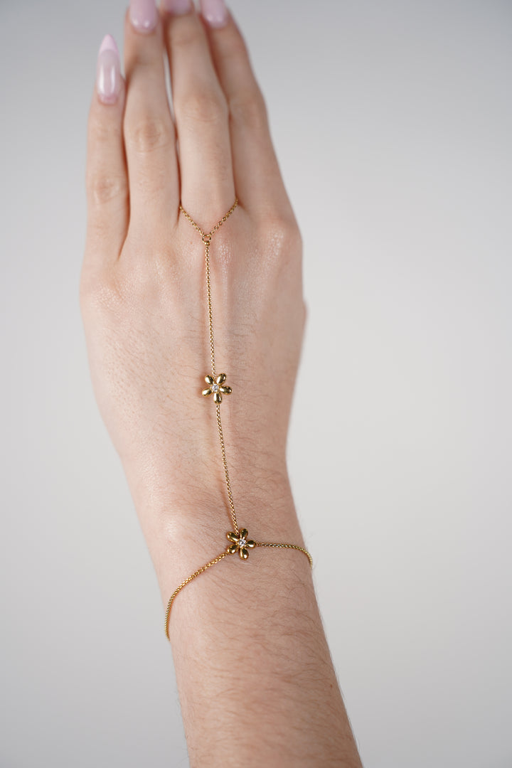 Lionel Flower Hand Chain – Feminine Charm Meets Delicate Detail